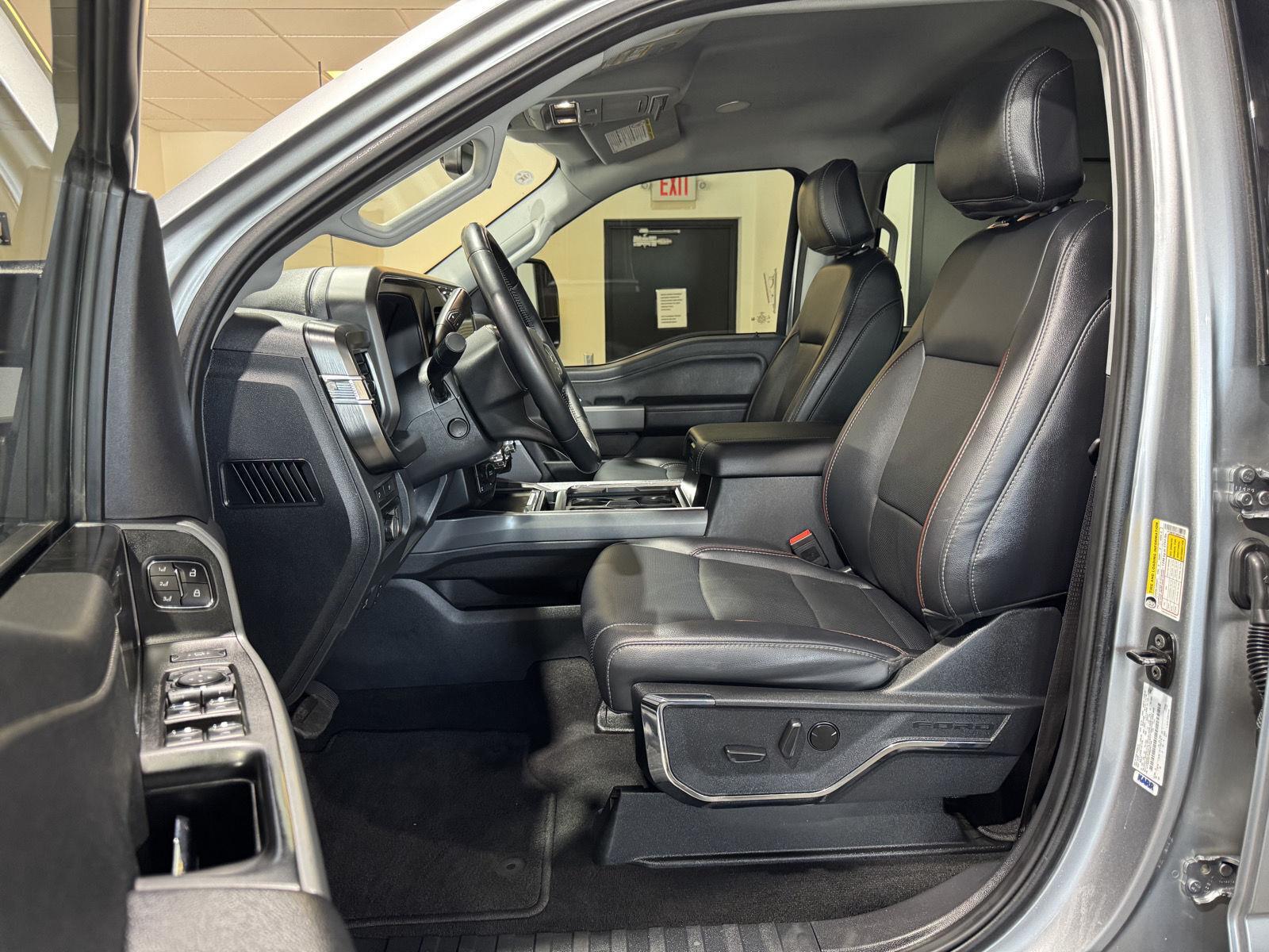 Vehicle photo 19