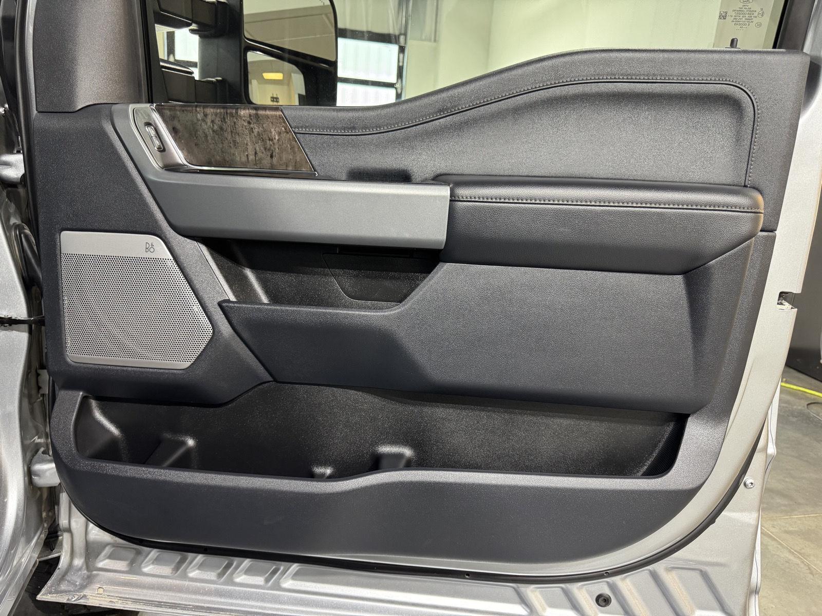 Vehicle photo 22