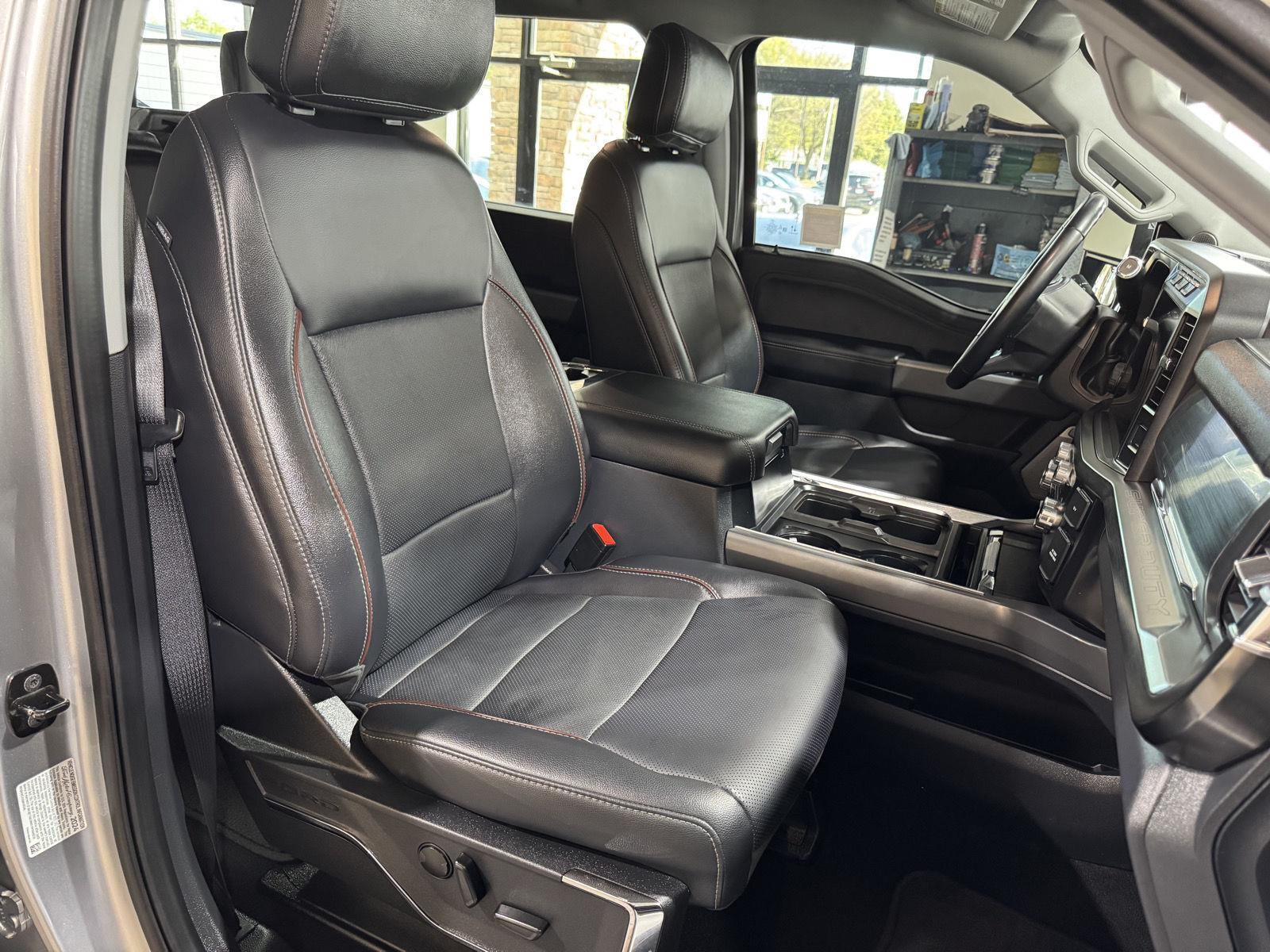 Vehicle photo 24