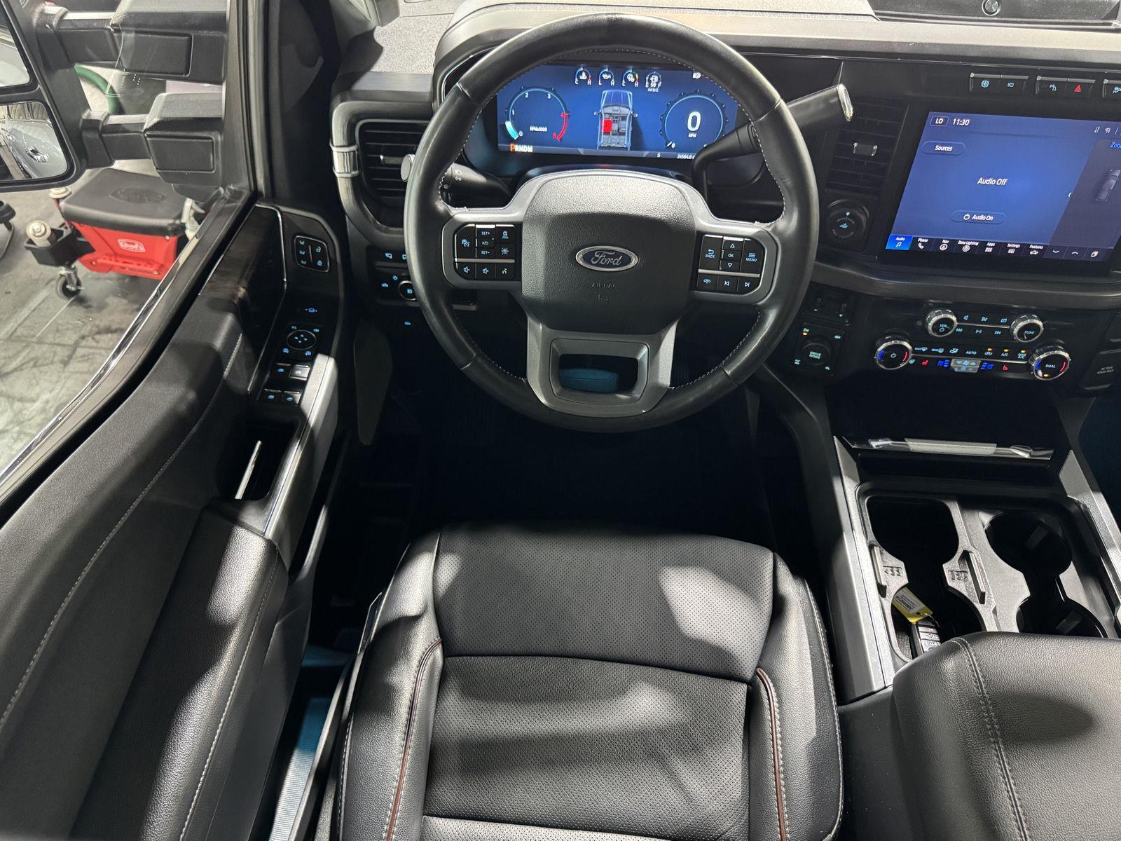 Vehicle photo 27
