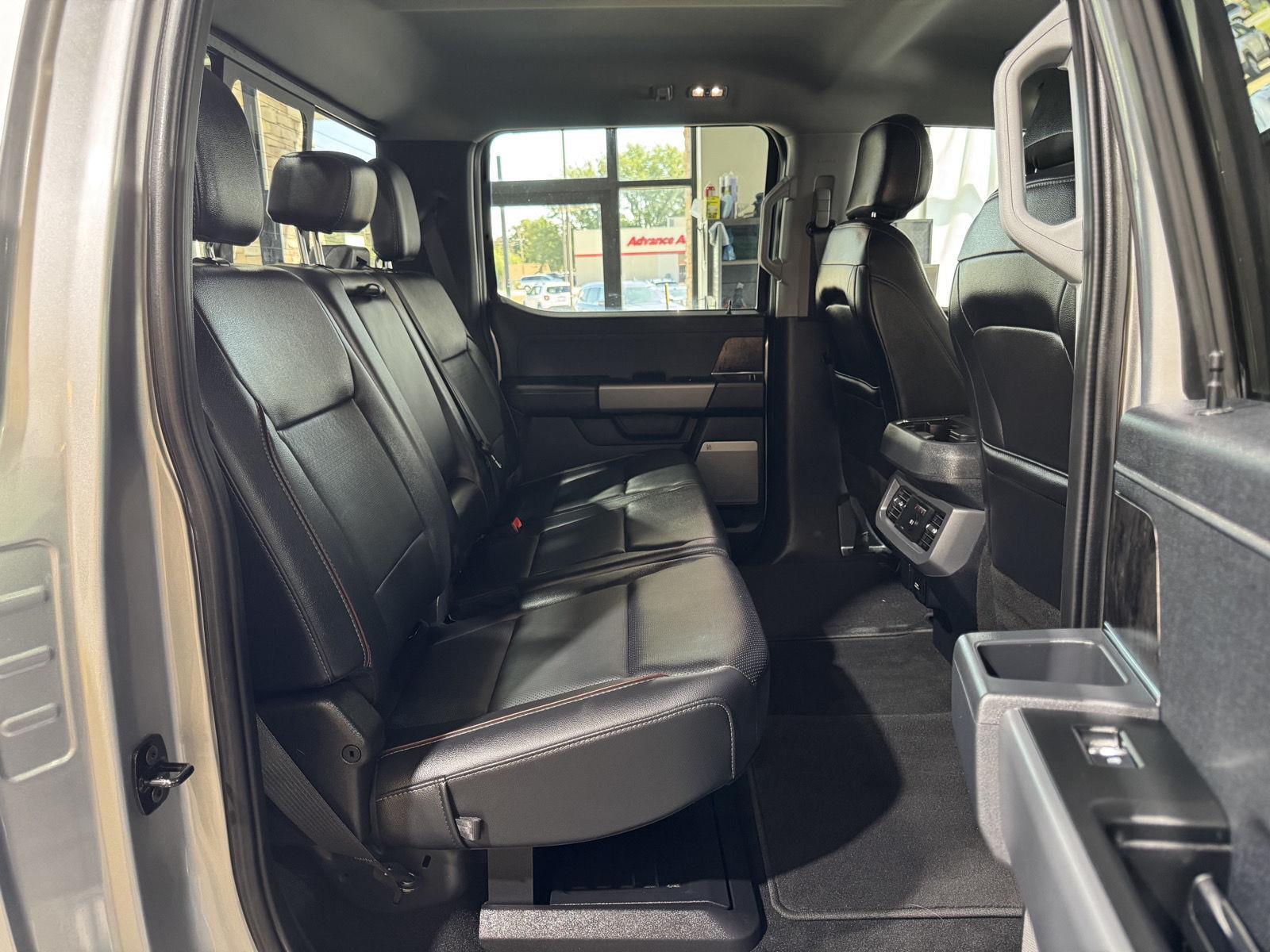 Vehicle photo 29