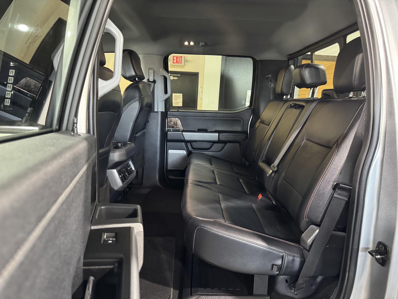 Vehicle photo 31