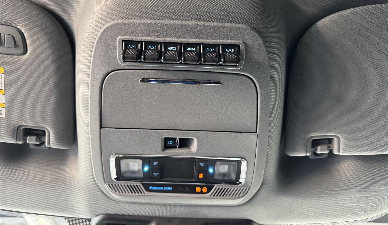 Vehicle photo 32