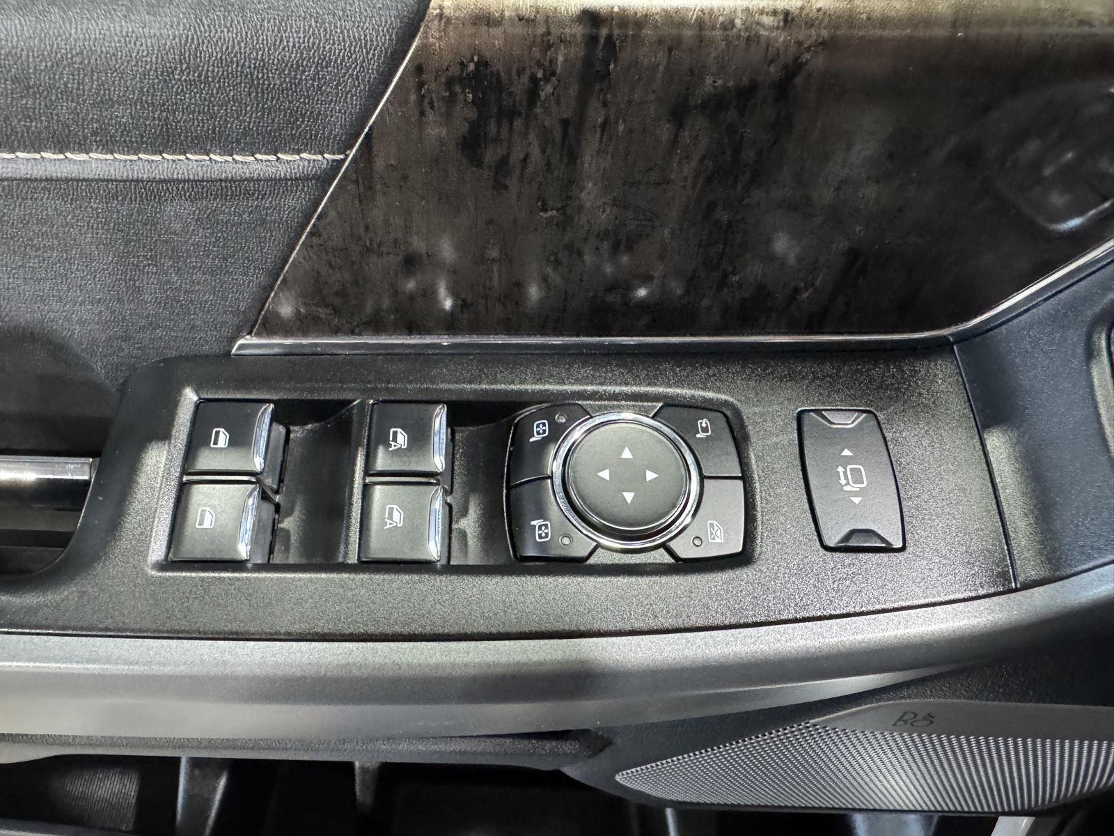 Vehicle photo 37