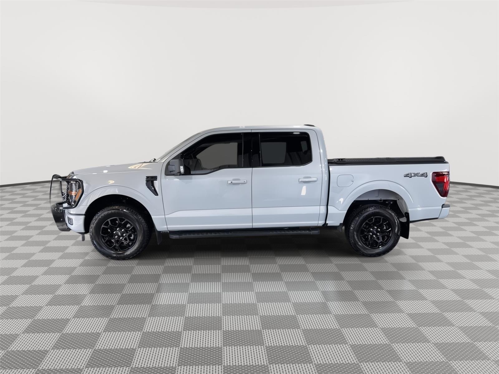 Vehicle photo 2