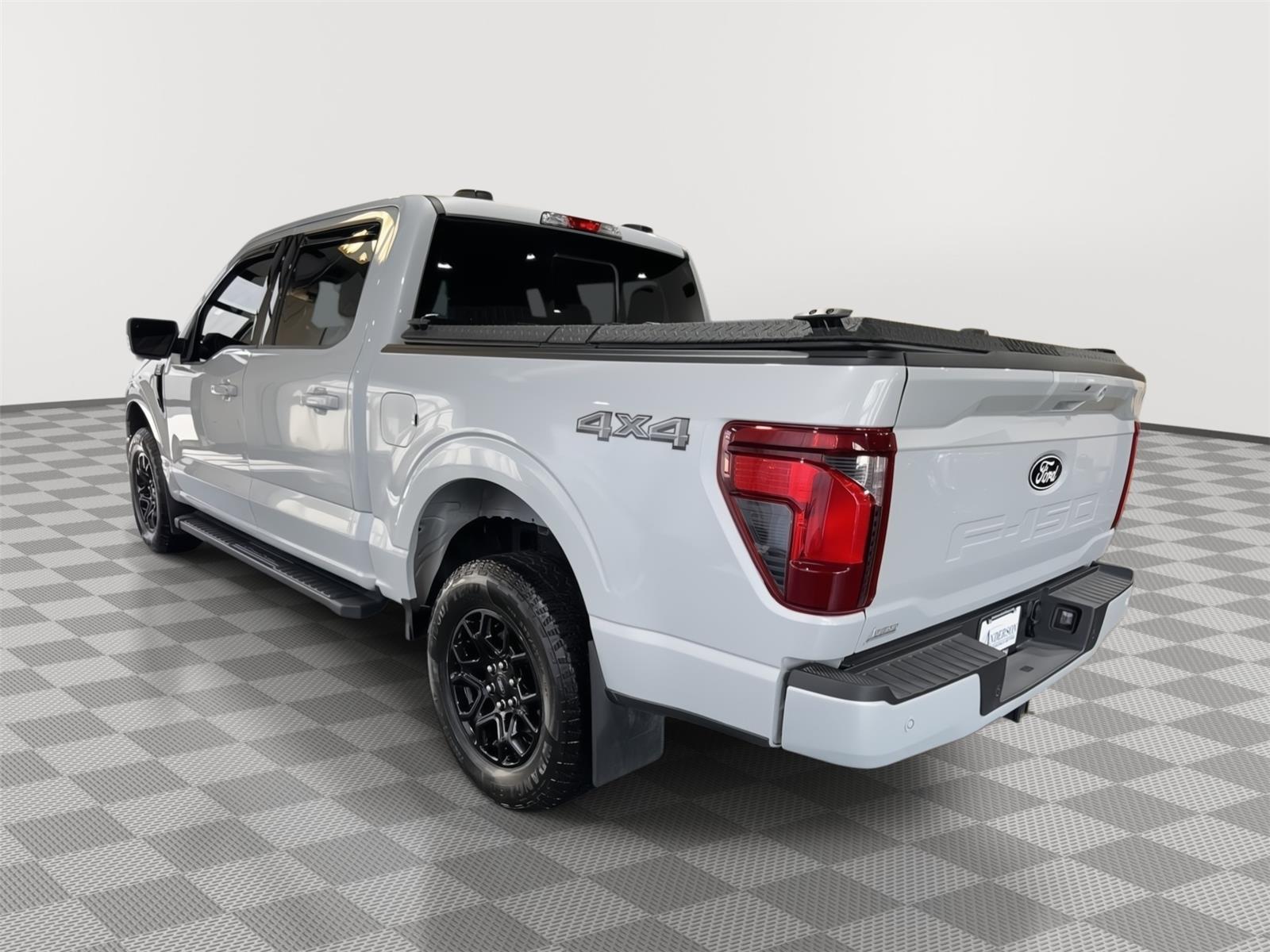 Vehicle photo 10