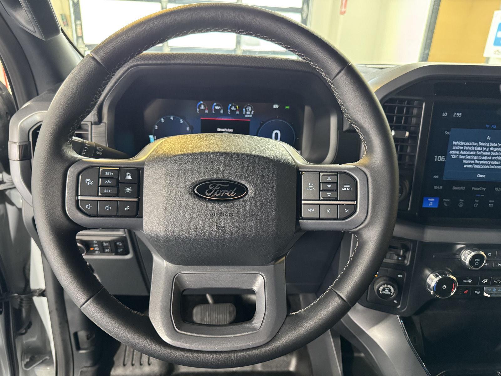 Vehicle photo 13
