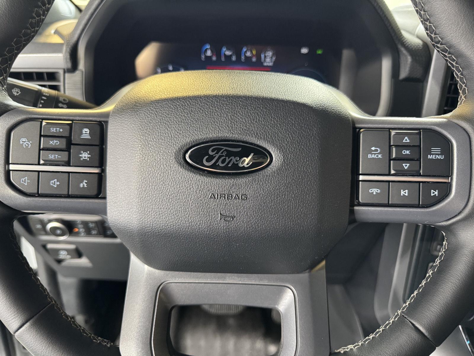 Vehicle photo 14