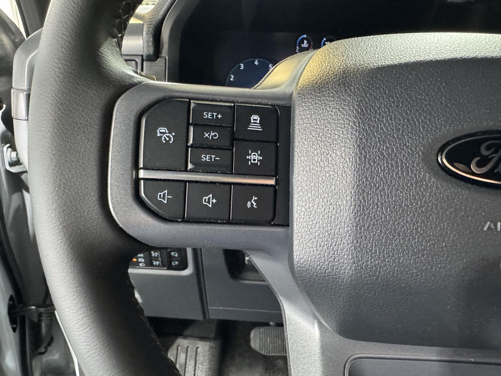Vehicle photo 15