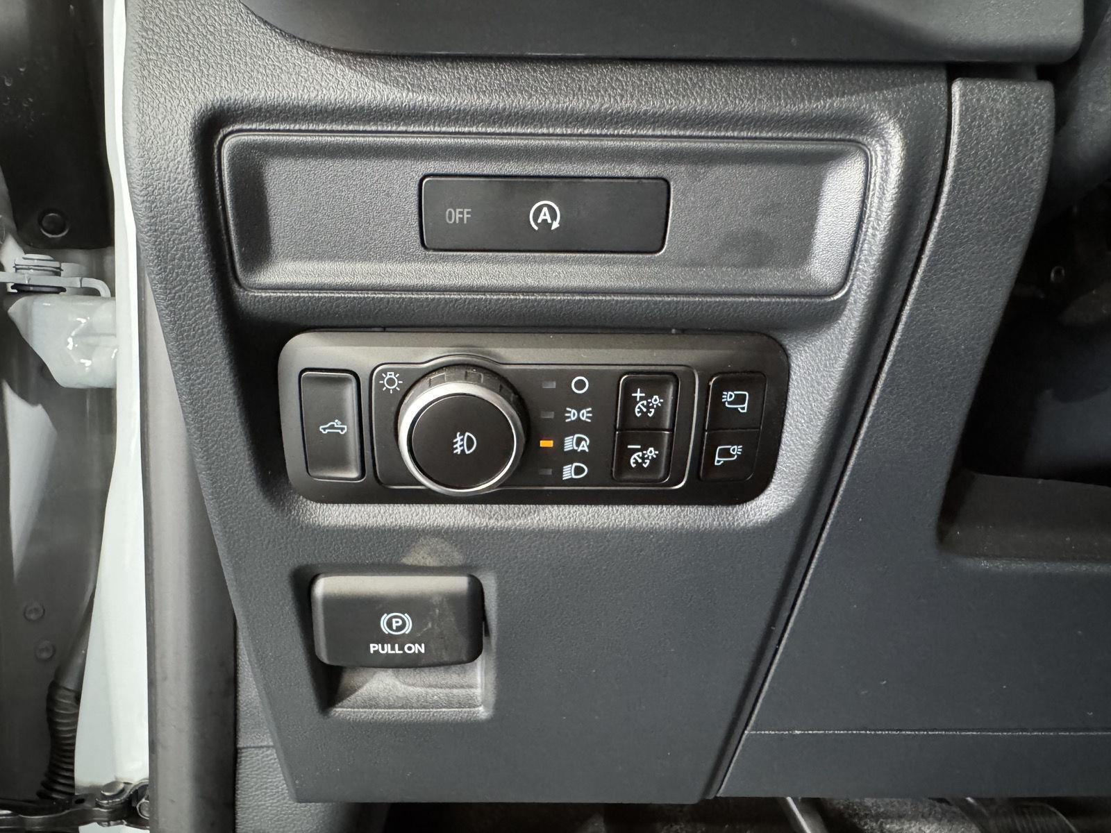 Vehicle photo 17