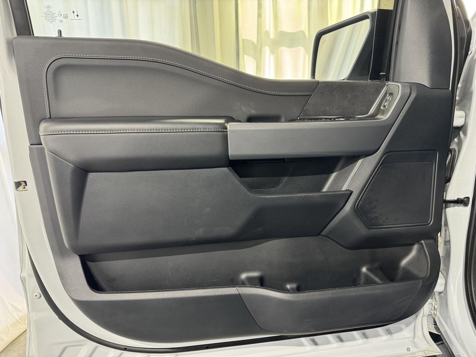 Vehicle photo 18