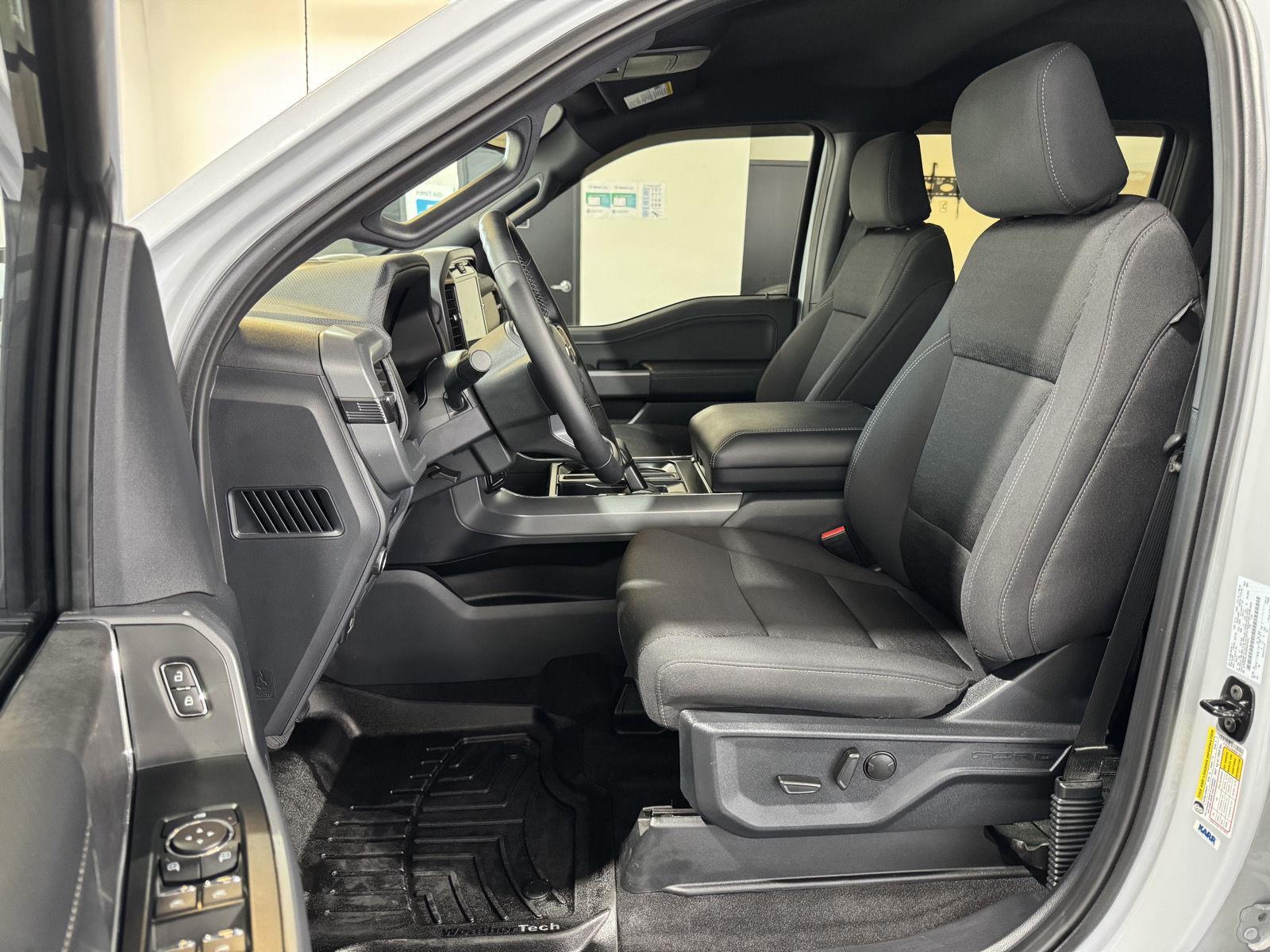 Vehicle photo 19