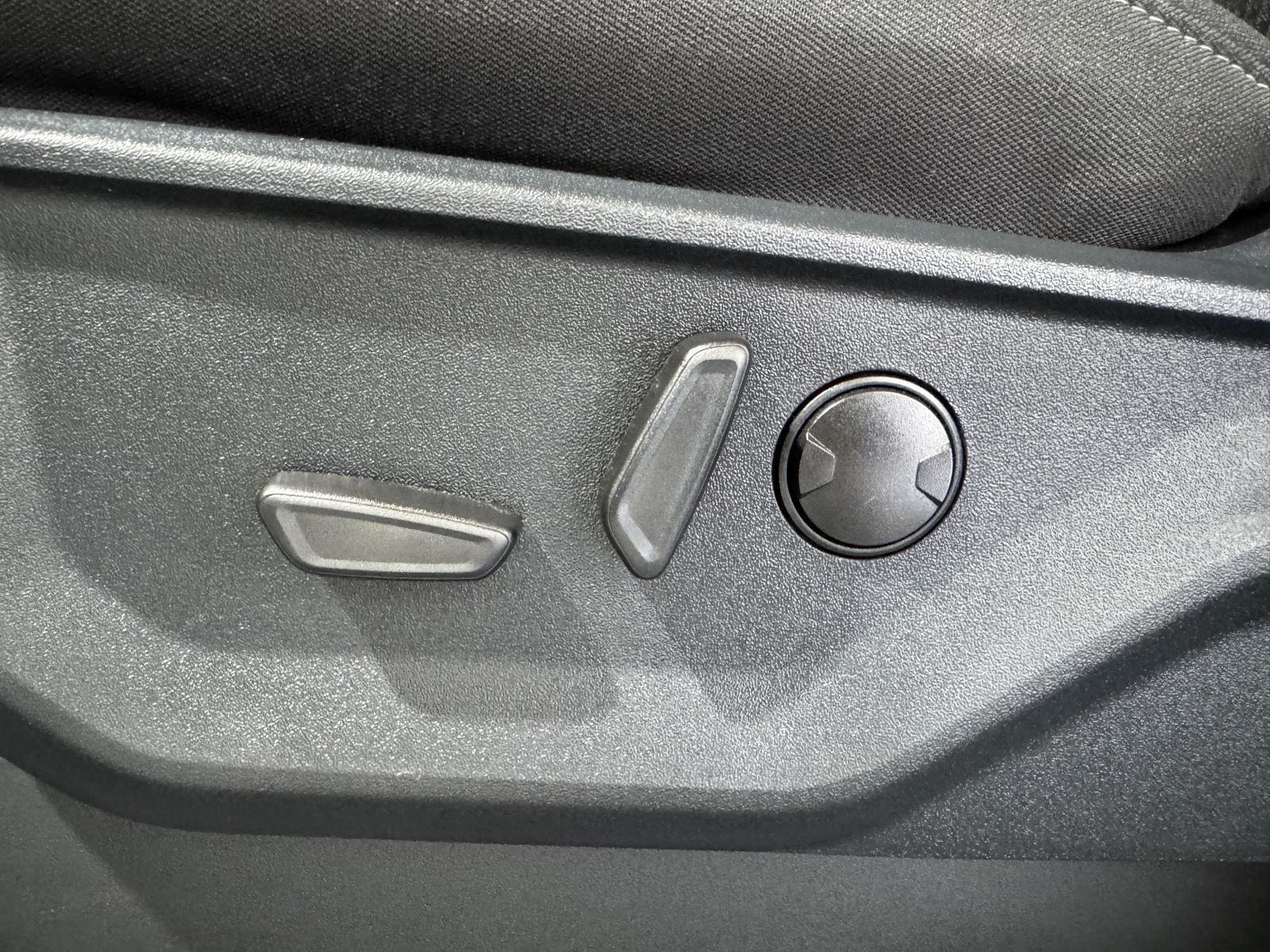 Vehicle photo 21