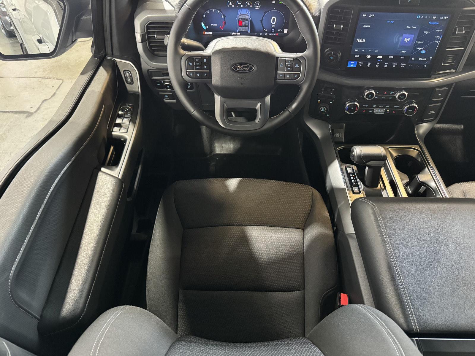 Vehicle photo 23