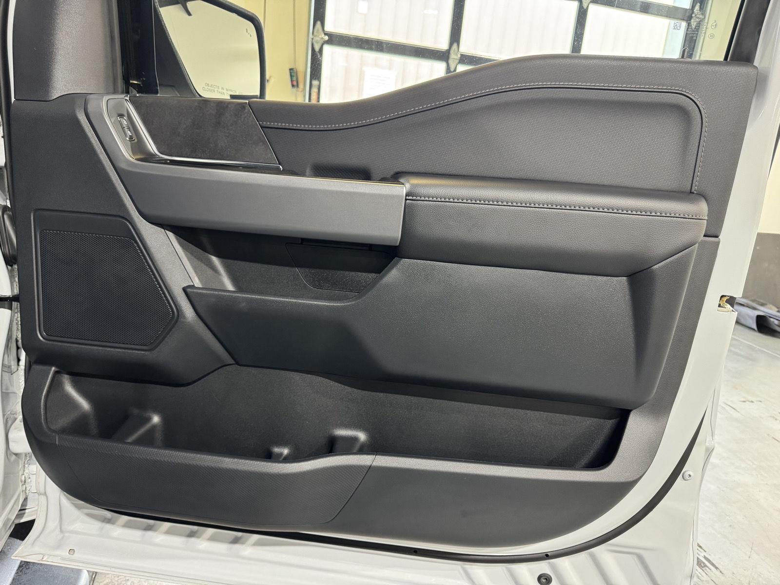 Vehicle photo 24
