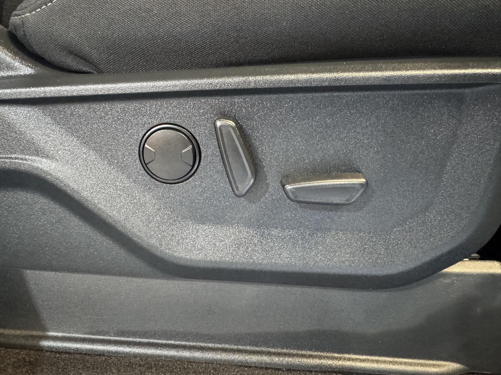 Vehicle photo 27