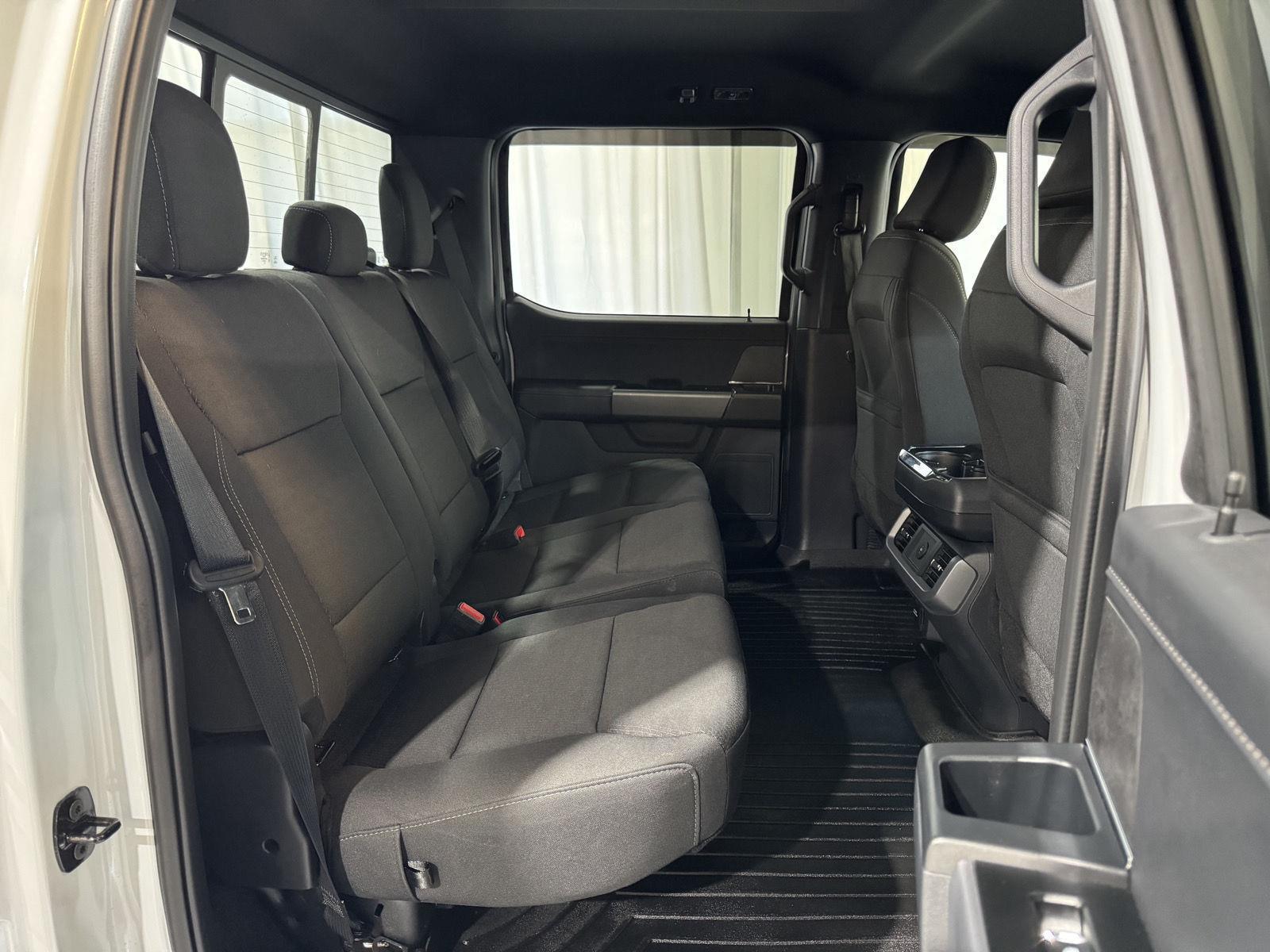 Vehicle photo 29