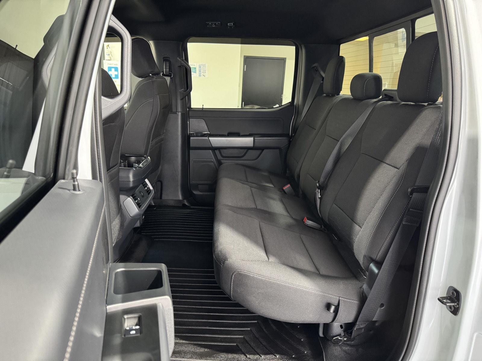 Vehicle photo 31
