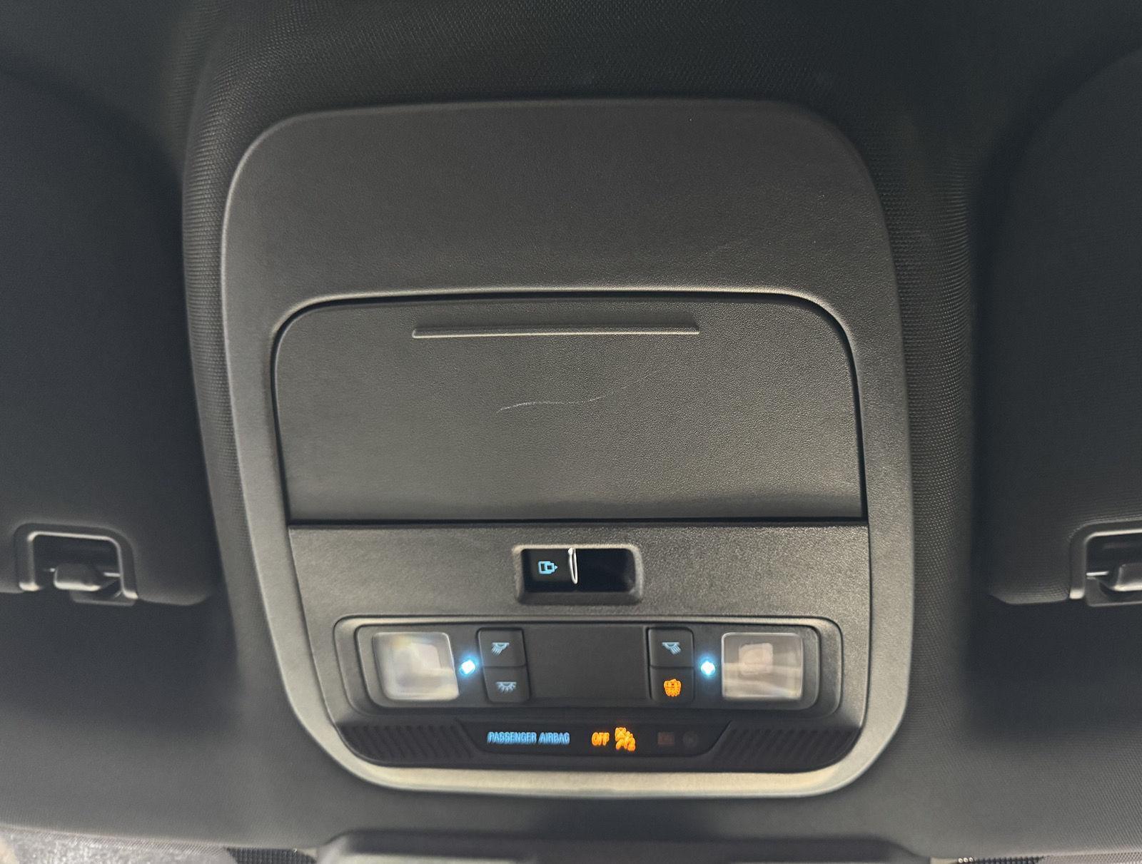 Vehicle photo 32