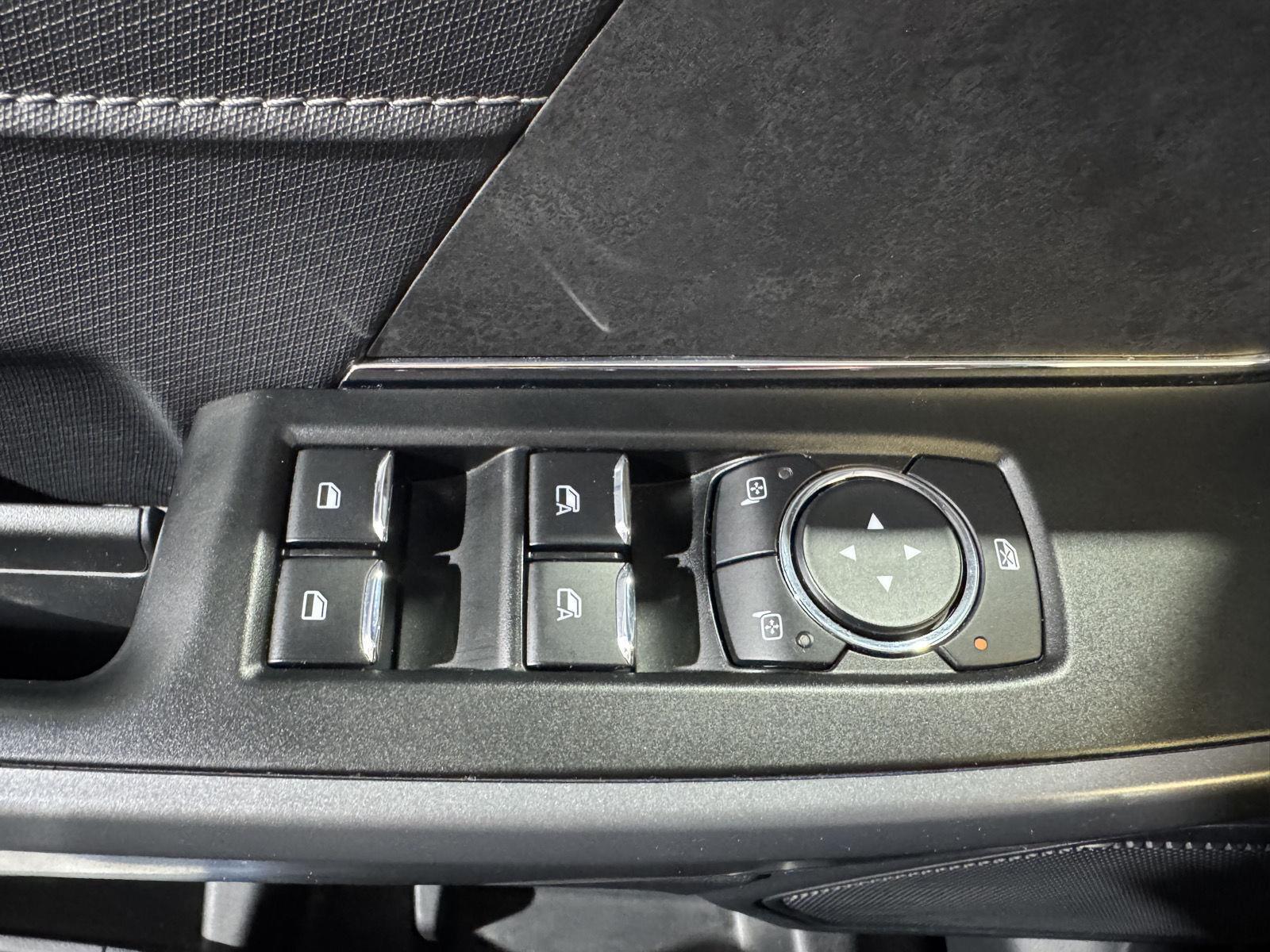 Vehicle photo 39
