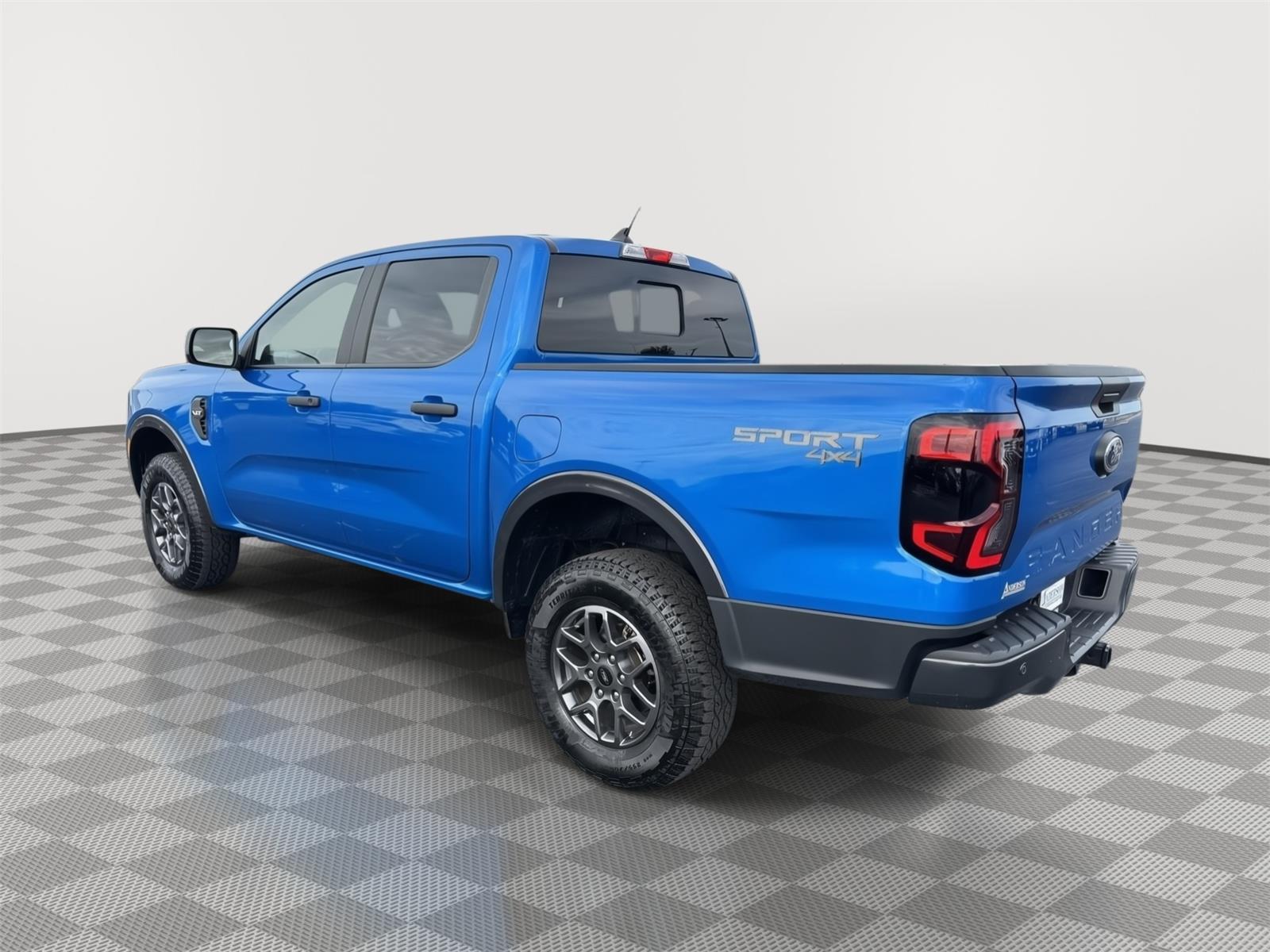Vehicle photo 10