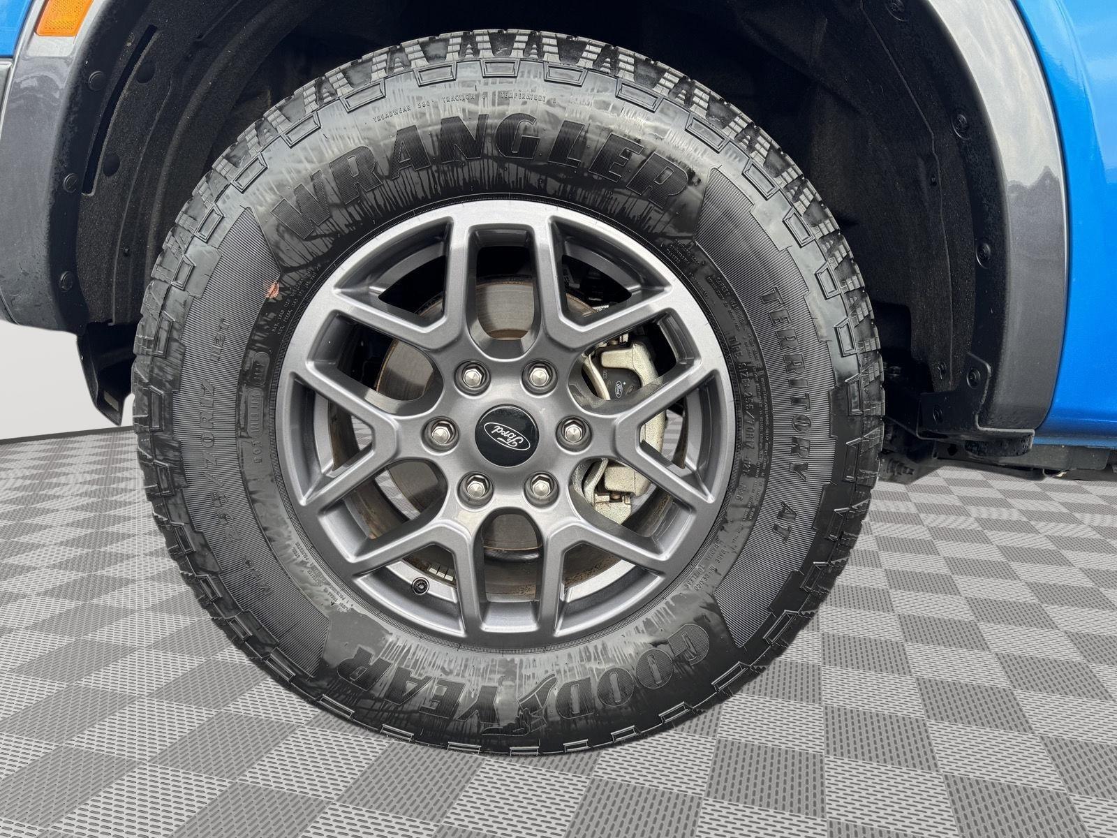Vehicle photo 11