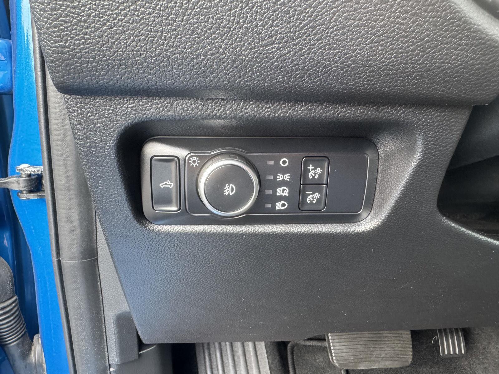 Vehicle photo 17