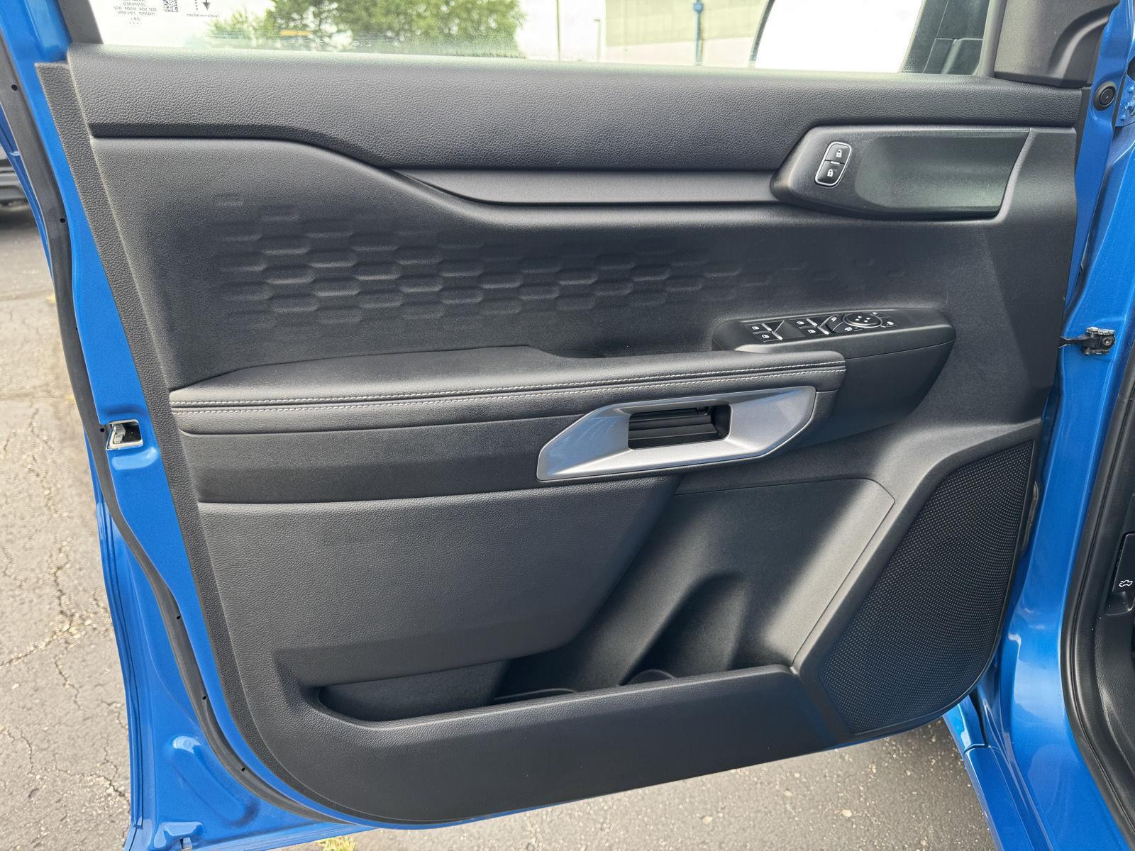 Vehicle photo 18