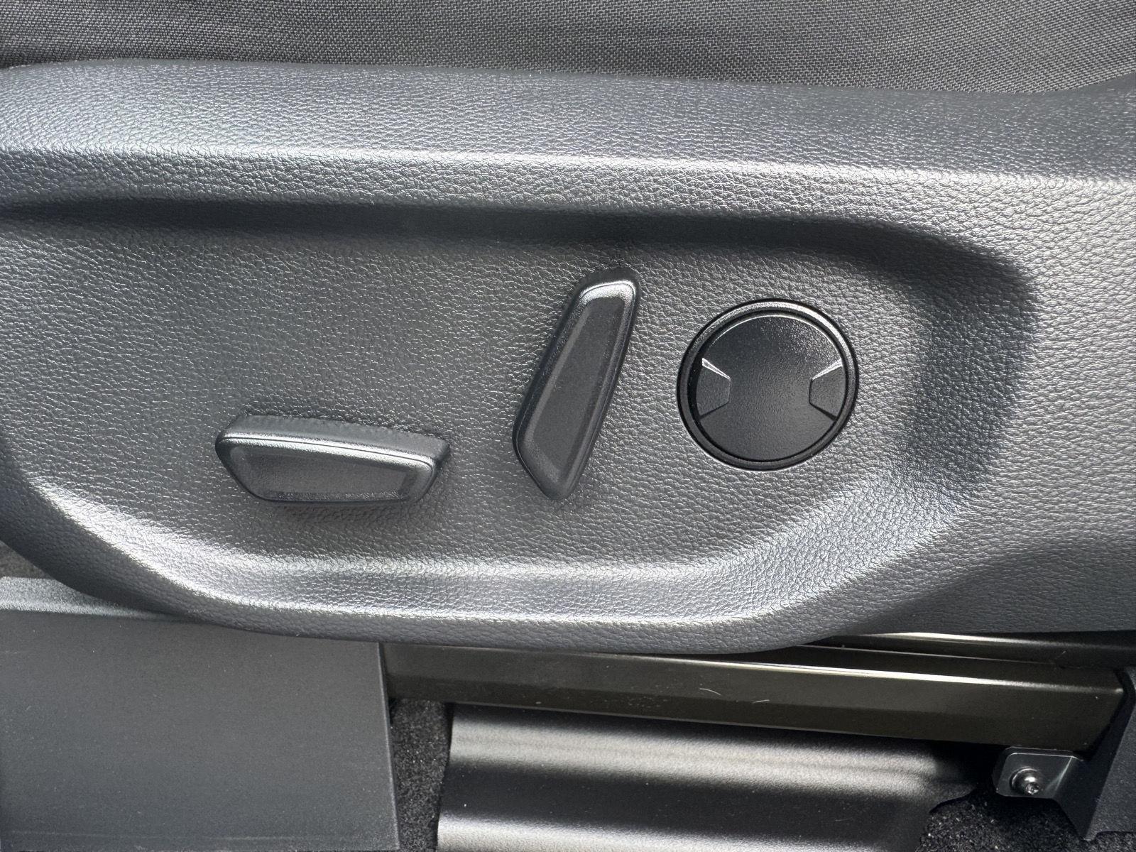 Vehicle photo 21