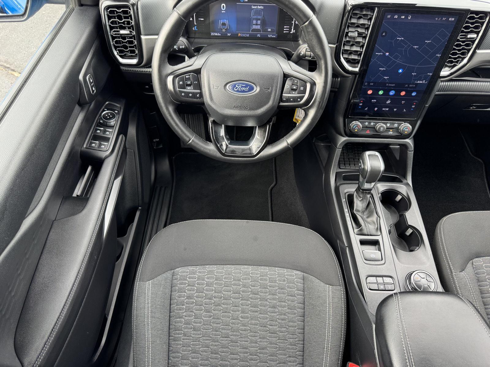 Vehicle photo 23