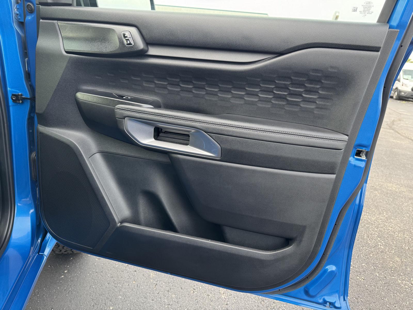 Vehicle photo 24