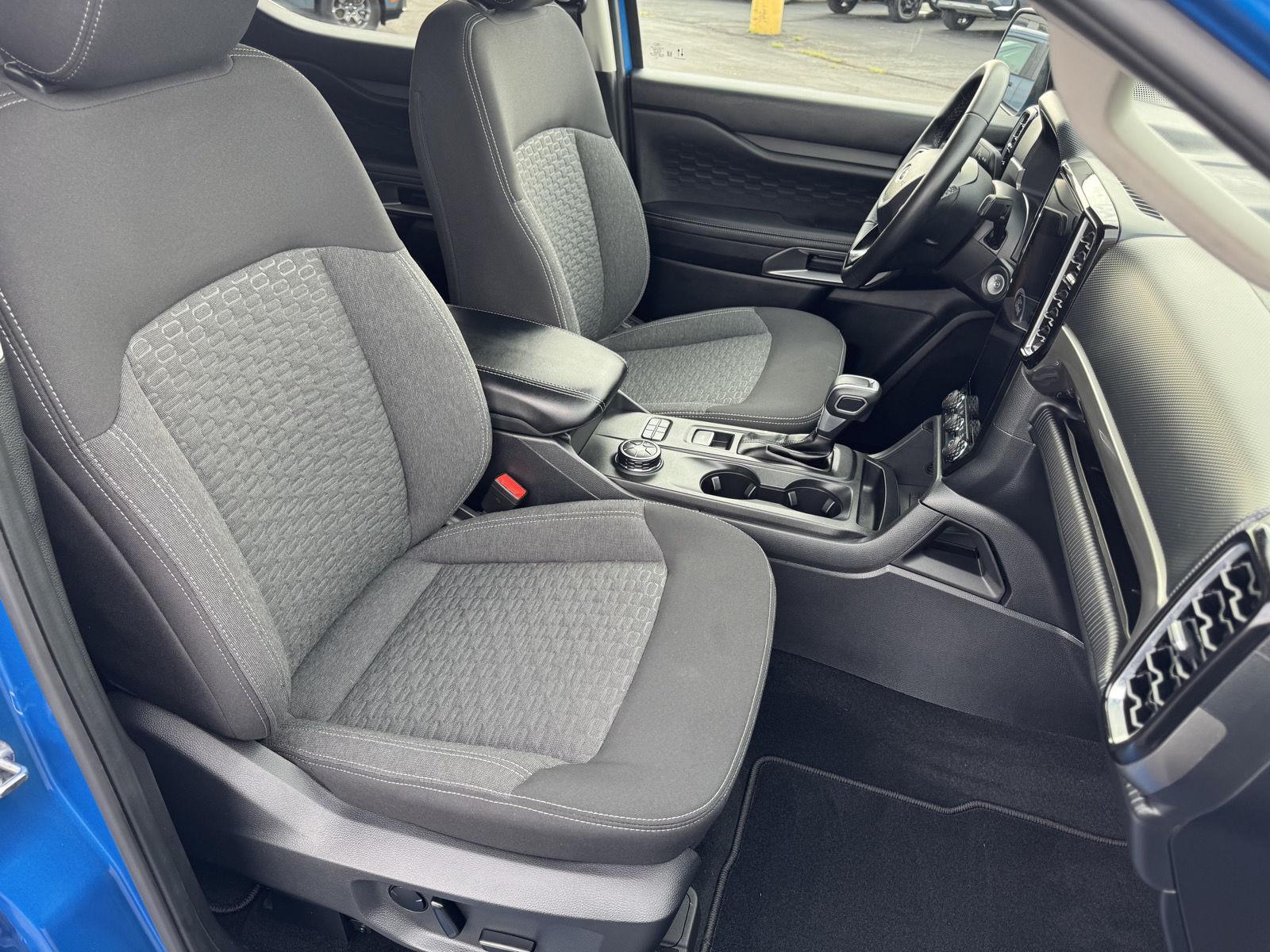 Vehicle photo 26