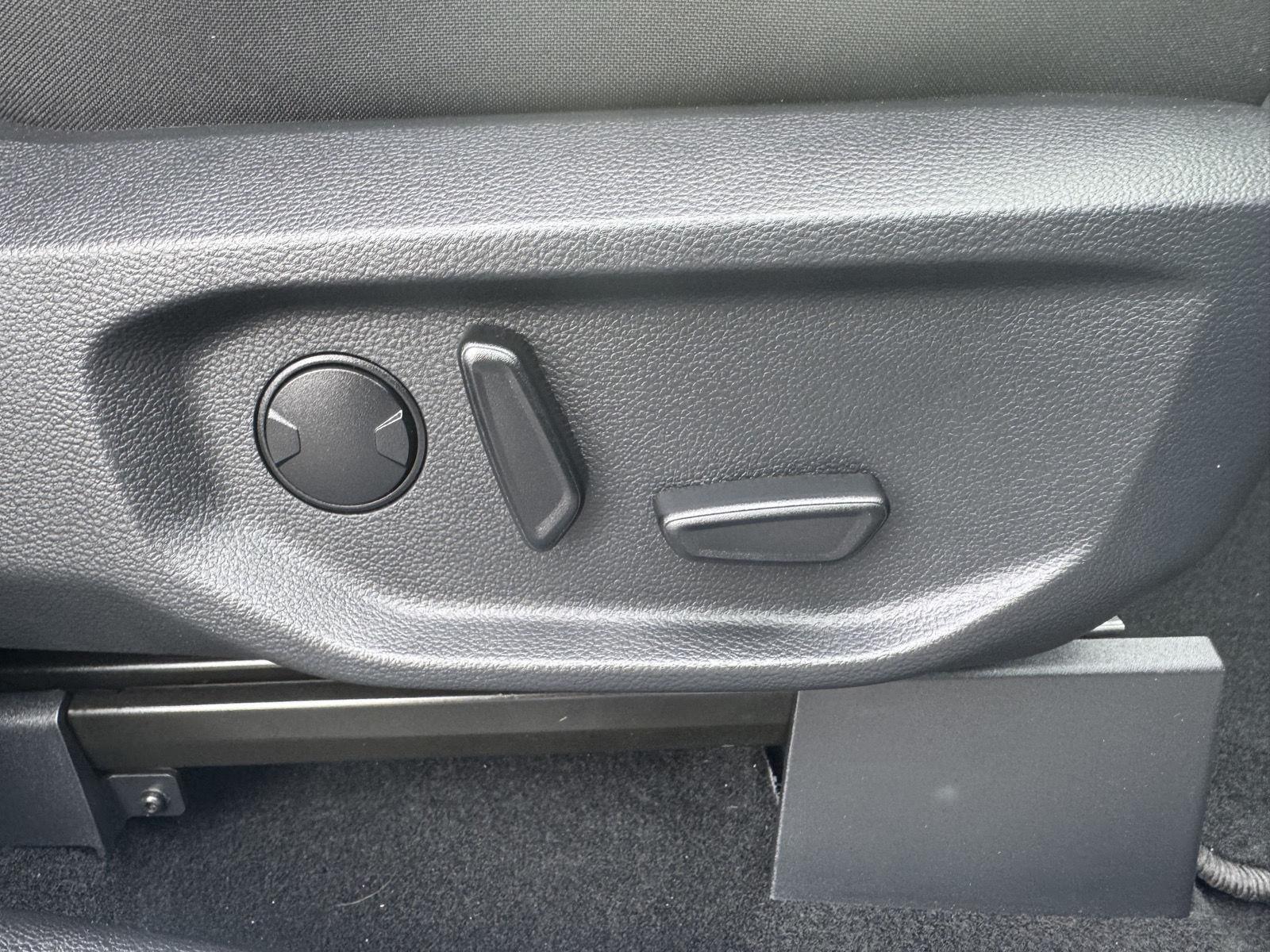 Vehicle photo 27
