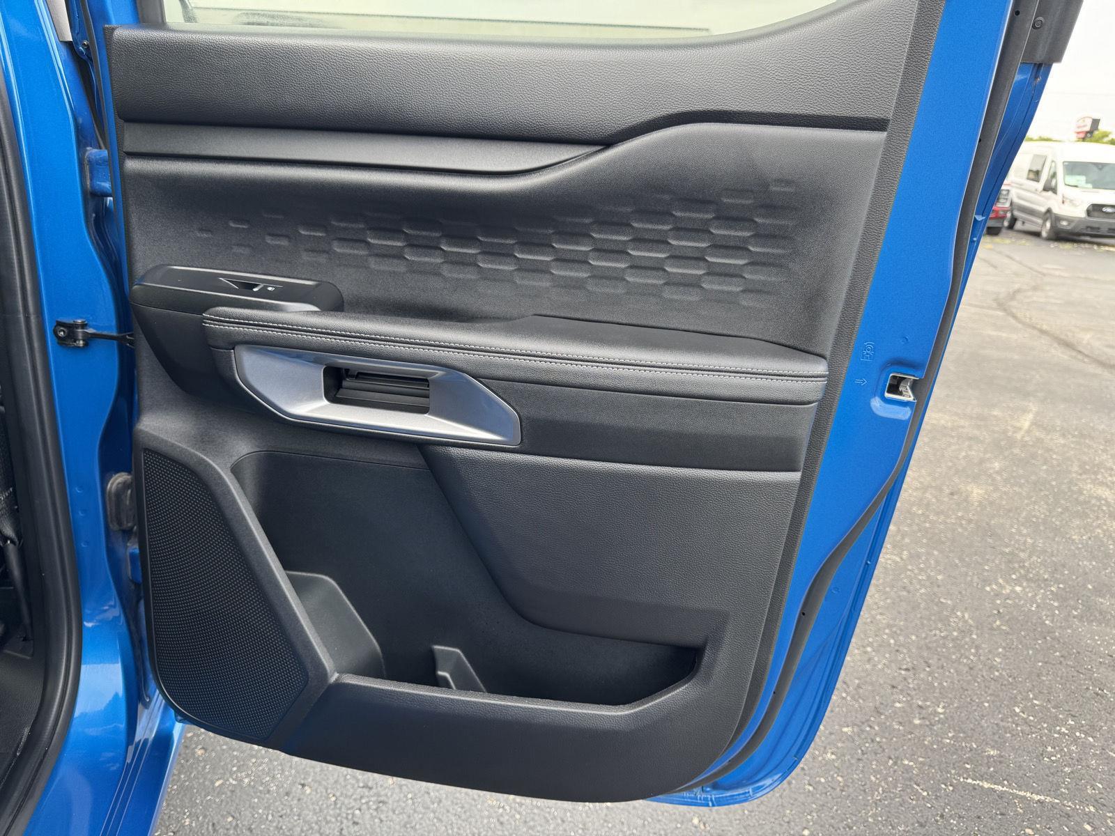 Vehicle photo 28