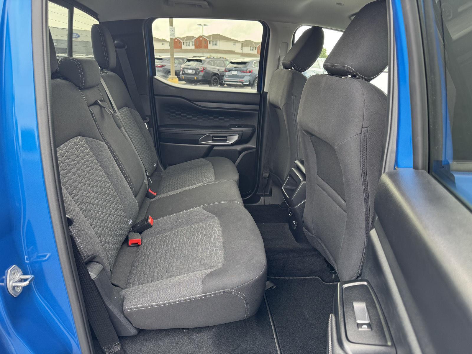 Vehicle photo 29