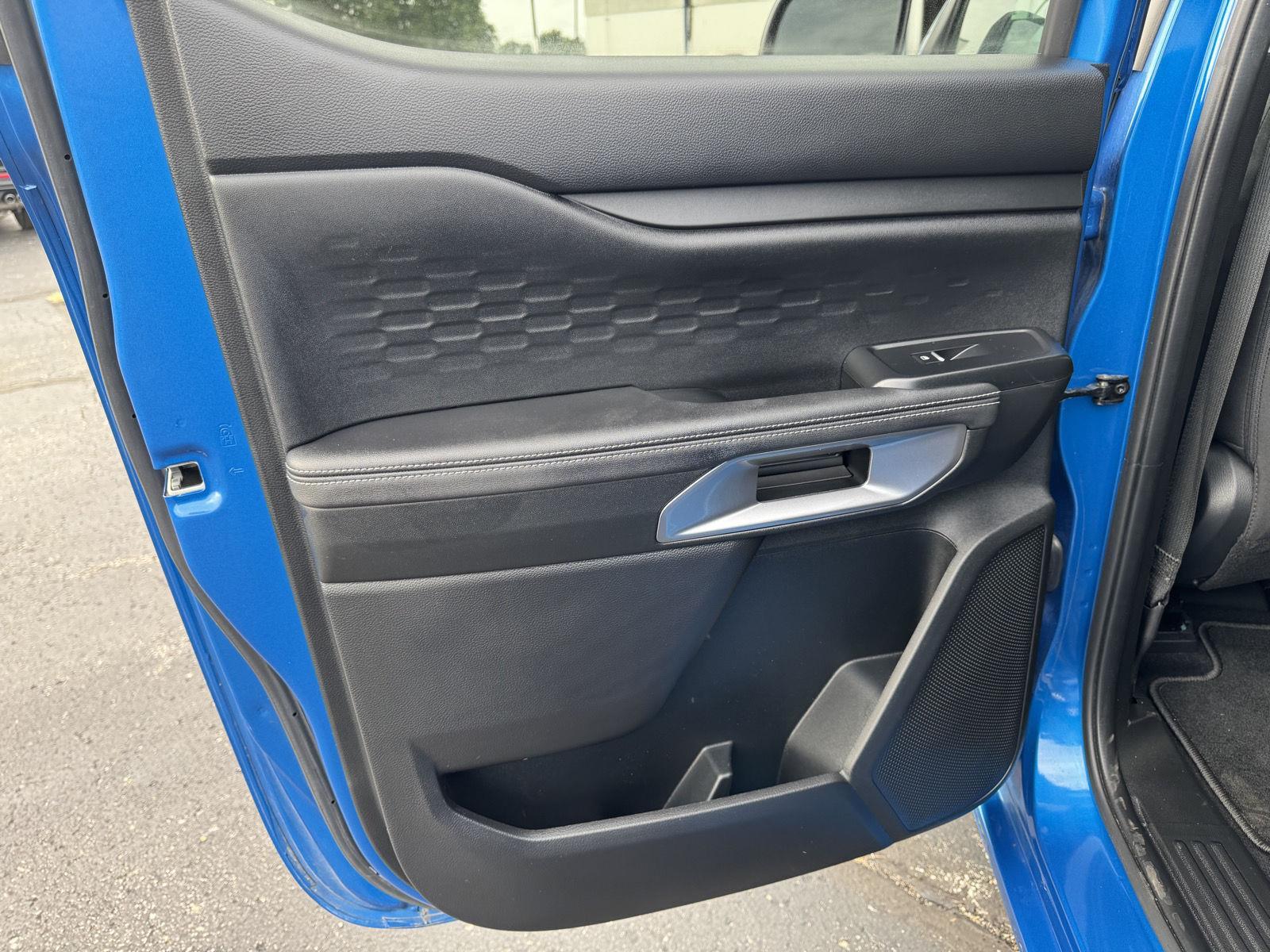 Vehicle photo 30