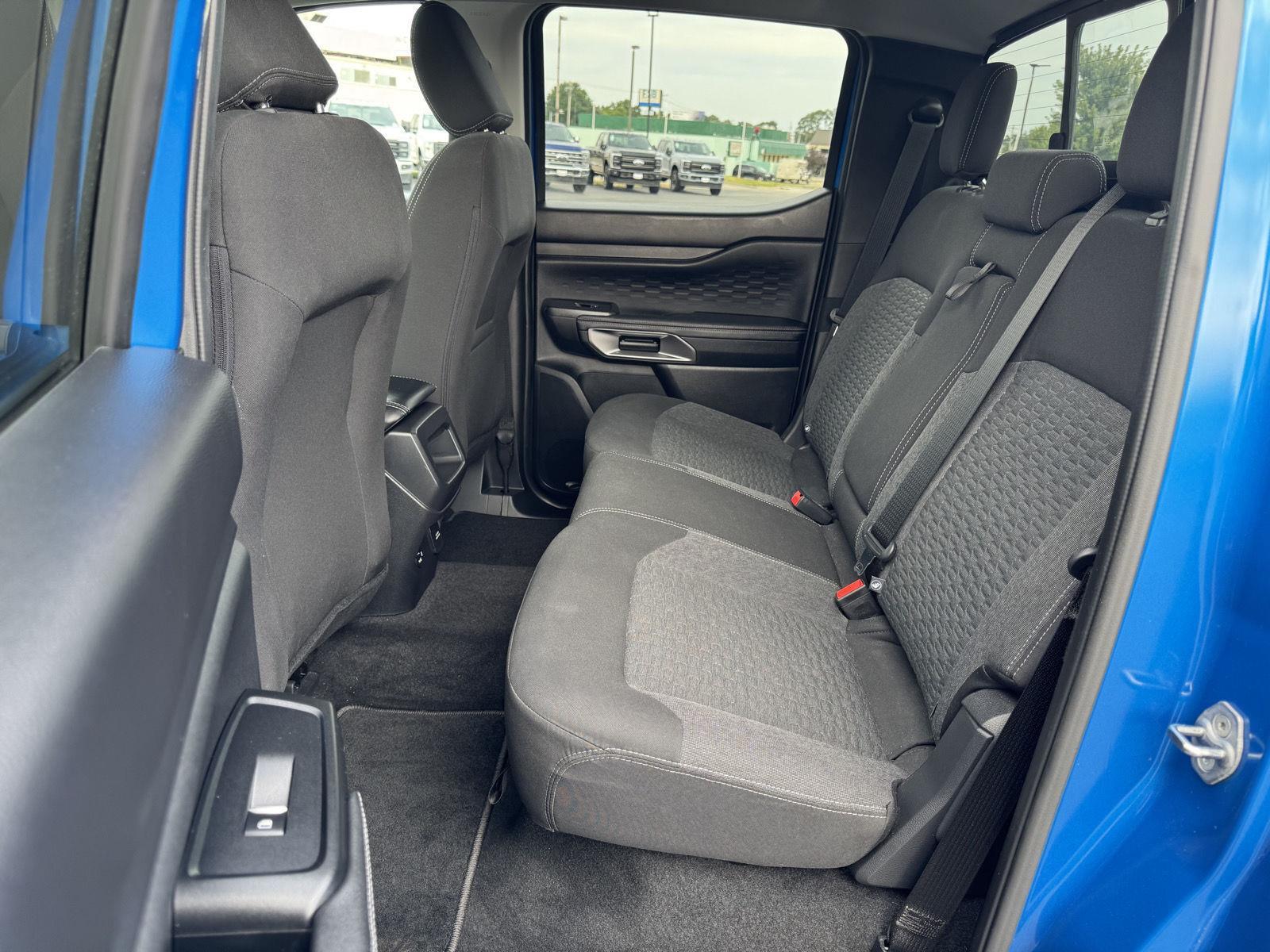 Vehicle photo 31