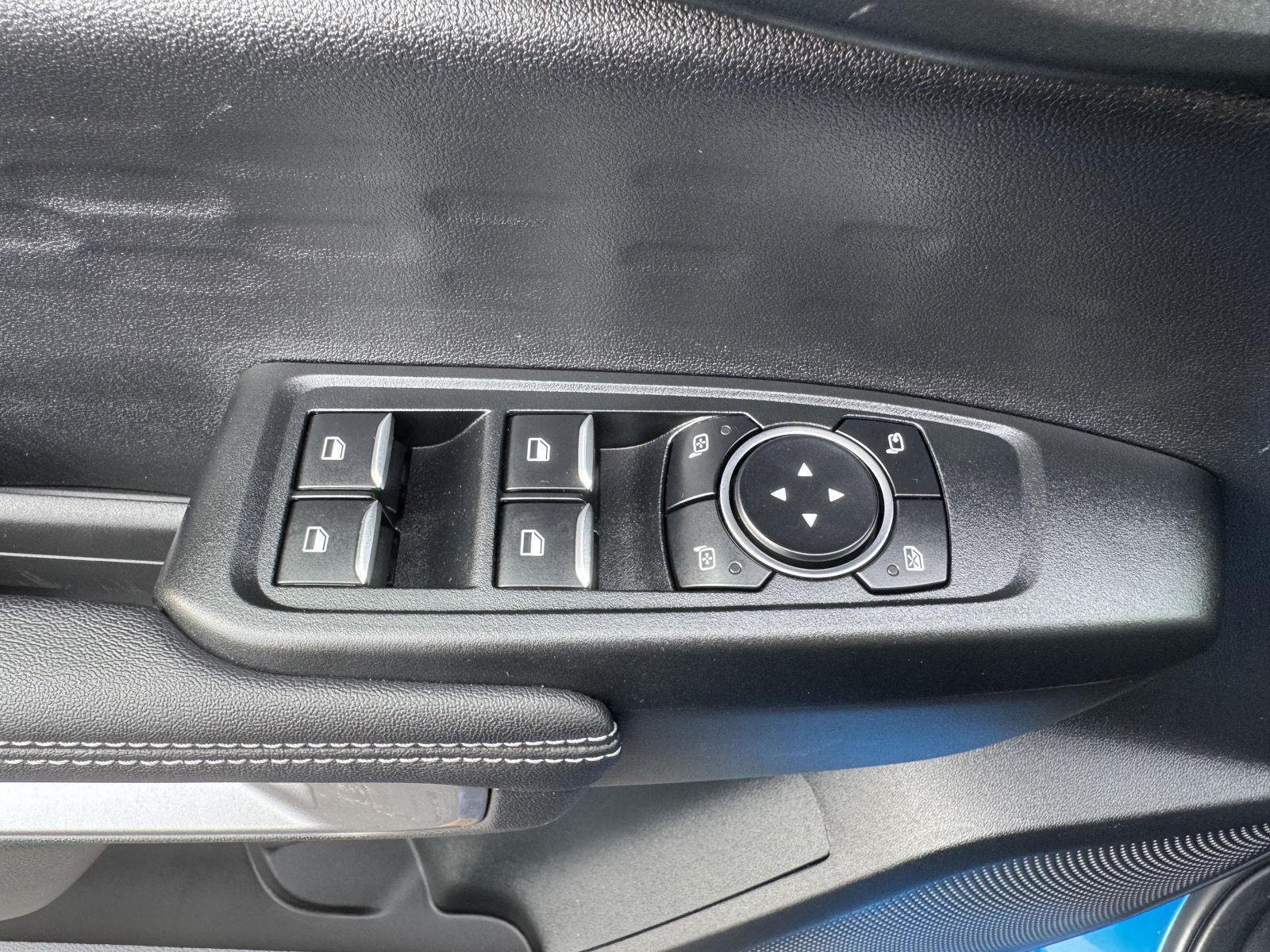 Vehicle photo 37