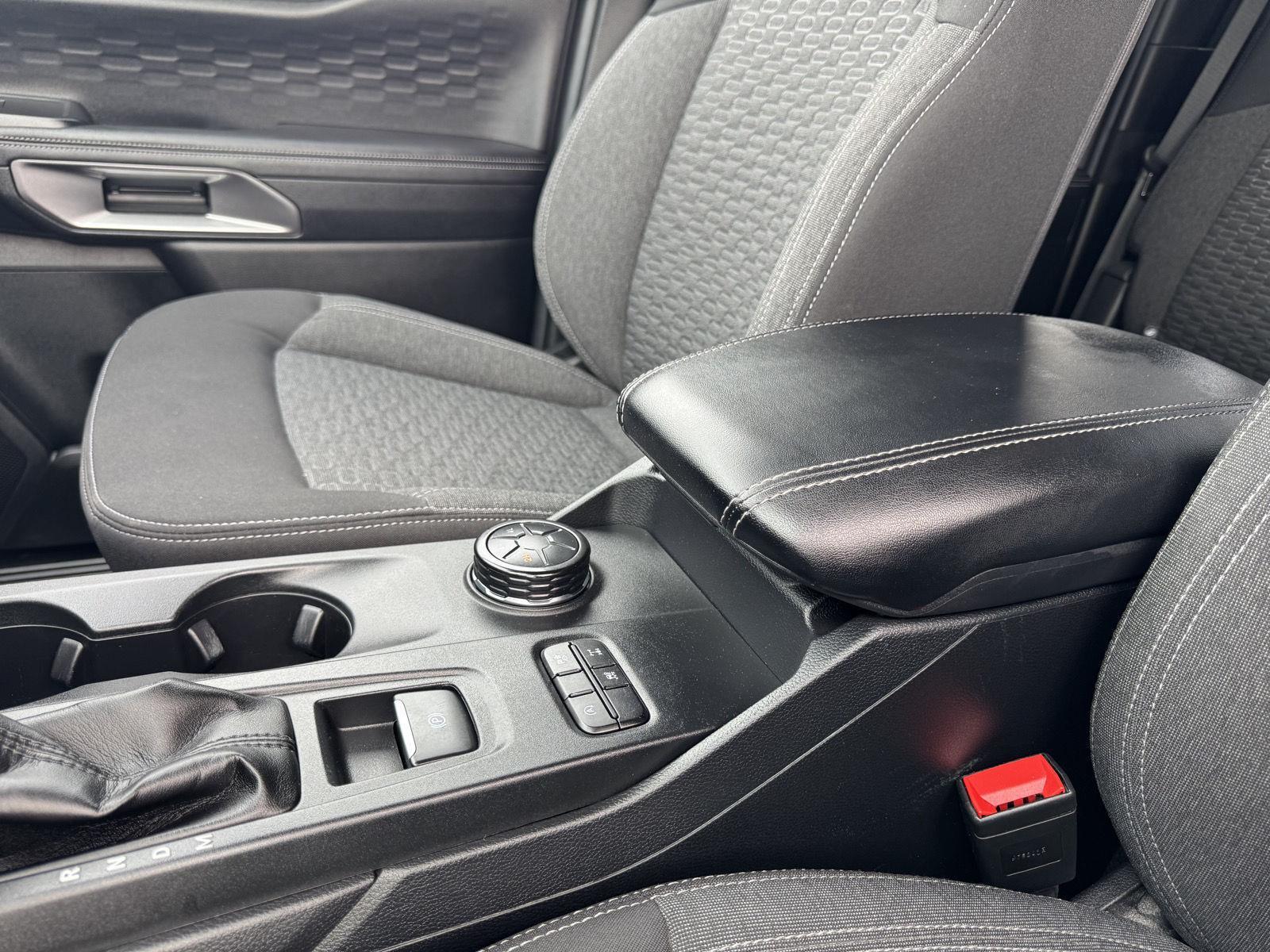 Vehicle photo 38