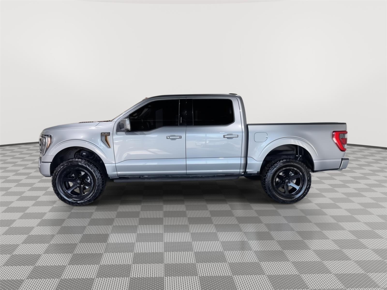 Vehicle photo 2