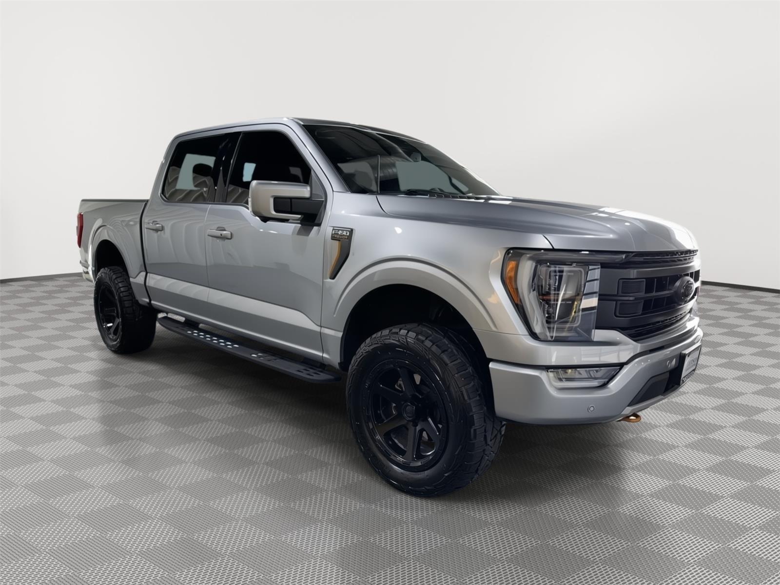 Vehicle photo 6