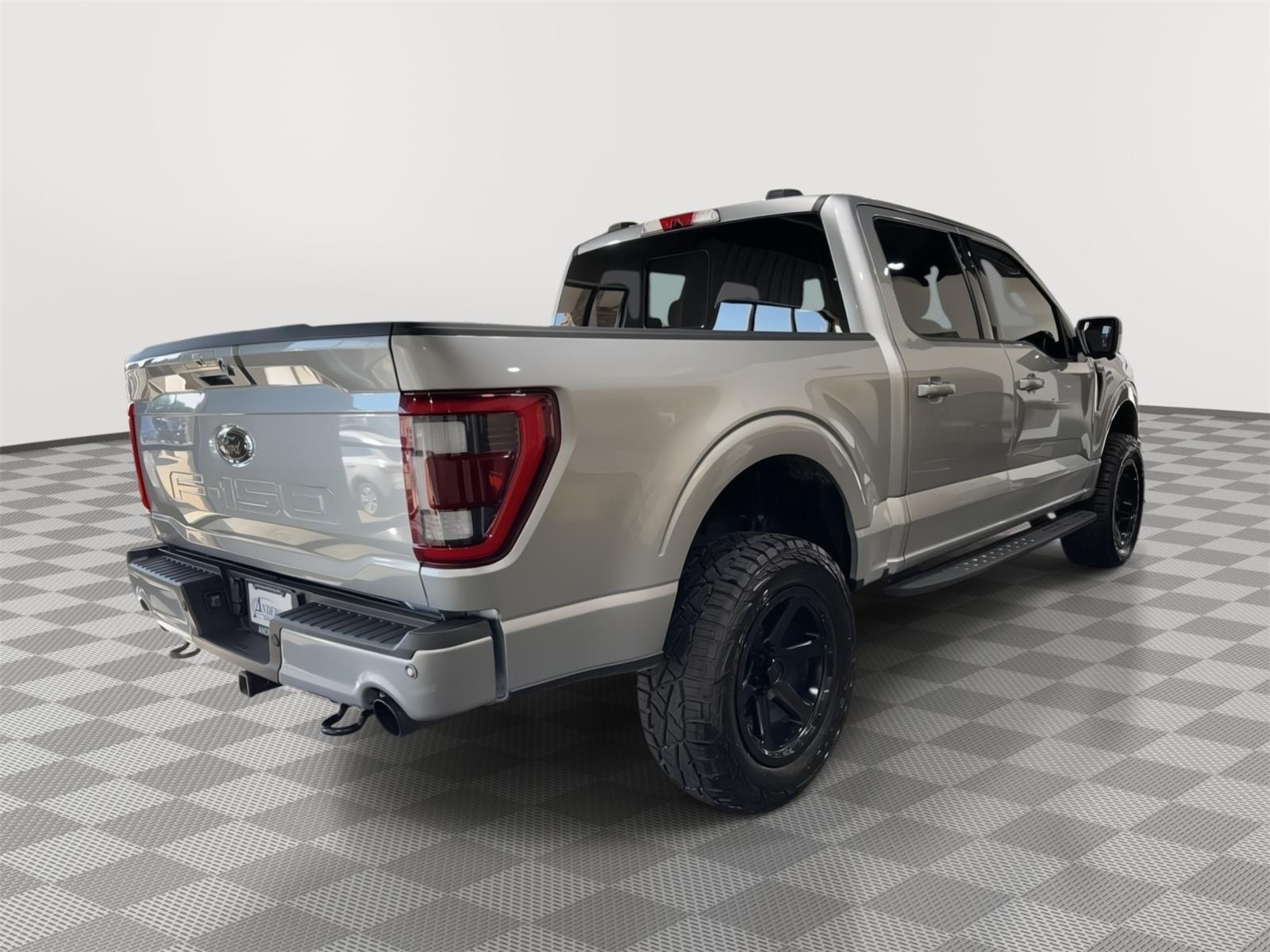 Vehicle photo 8