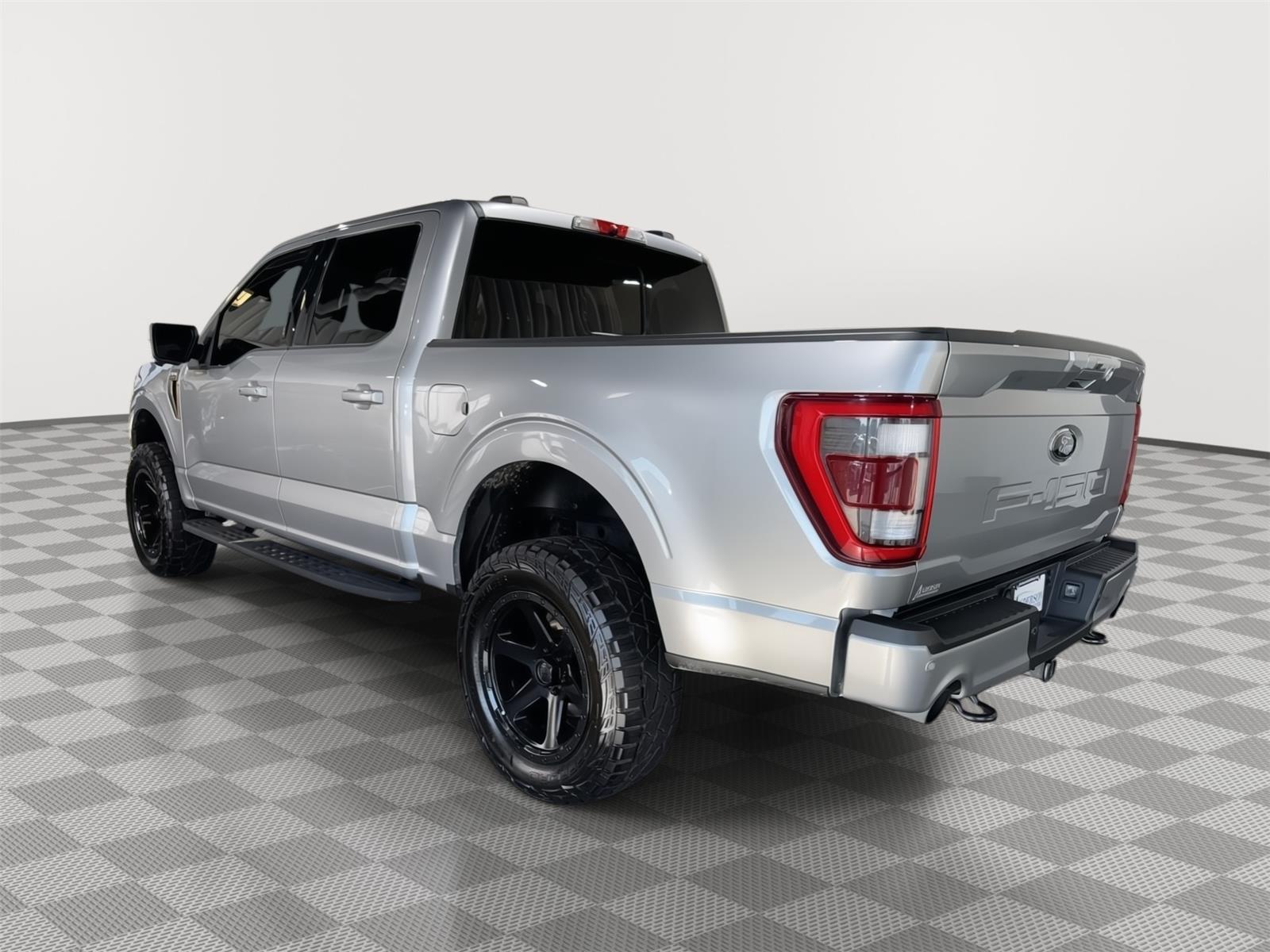 Vehicle photo 10