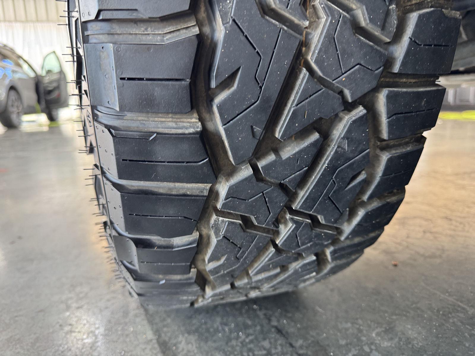 Vehicle photo 12