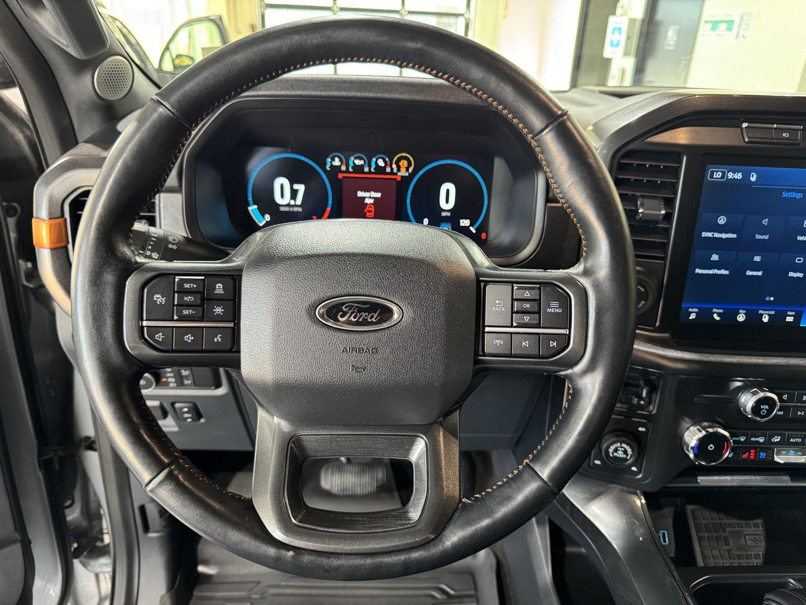 Vehicle photo 13