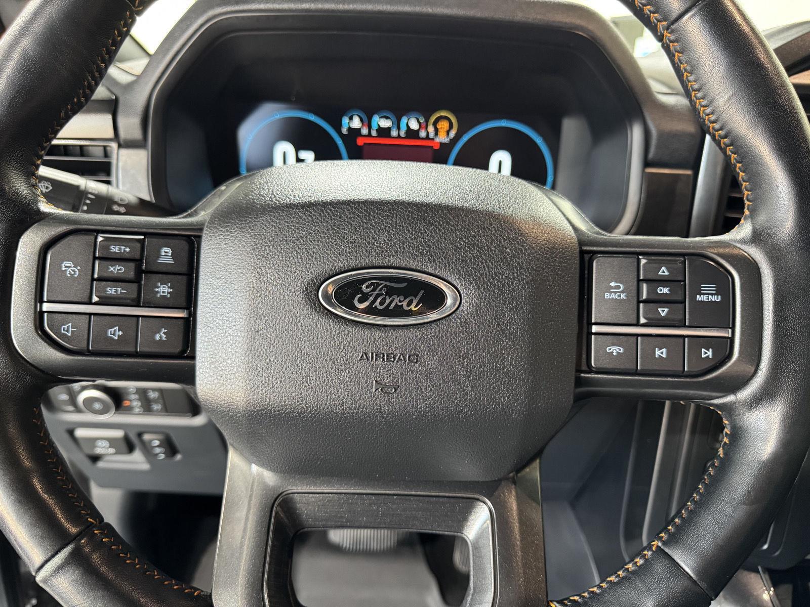 Vehicle photo 14