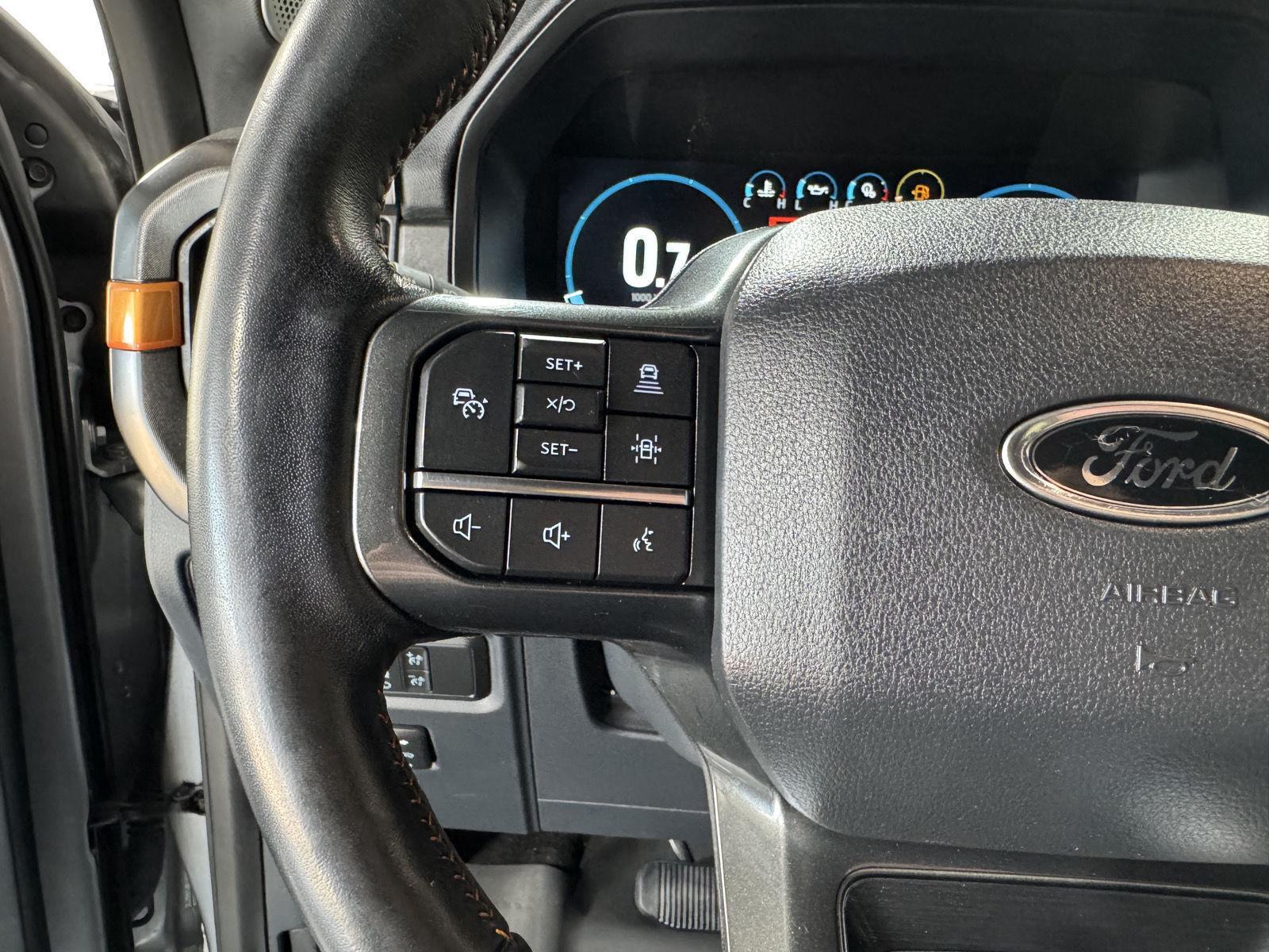 Vehicle photo 15