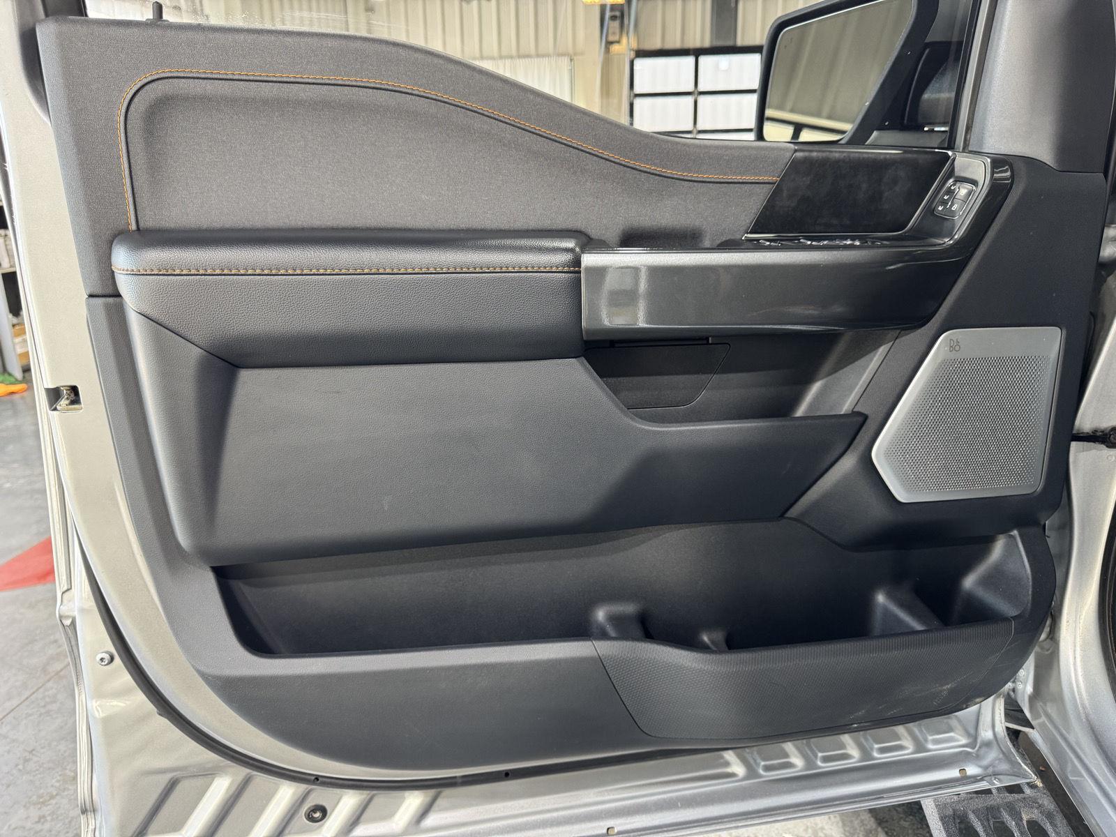 Vehicle photo 18