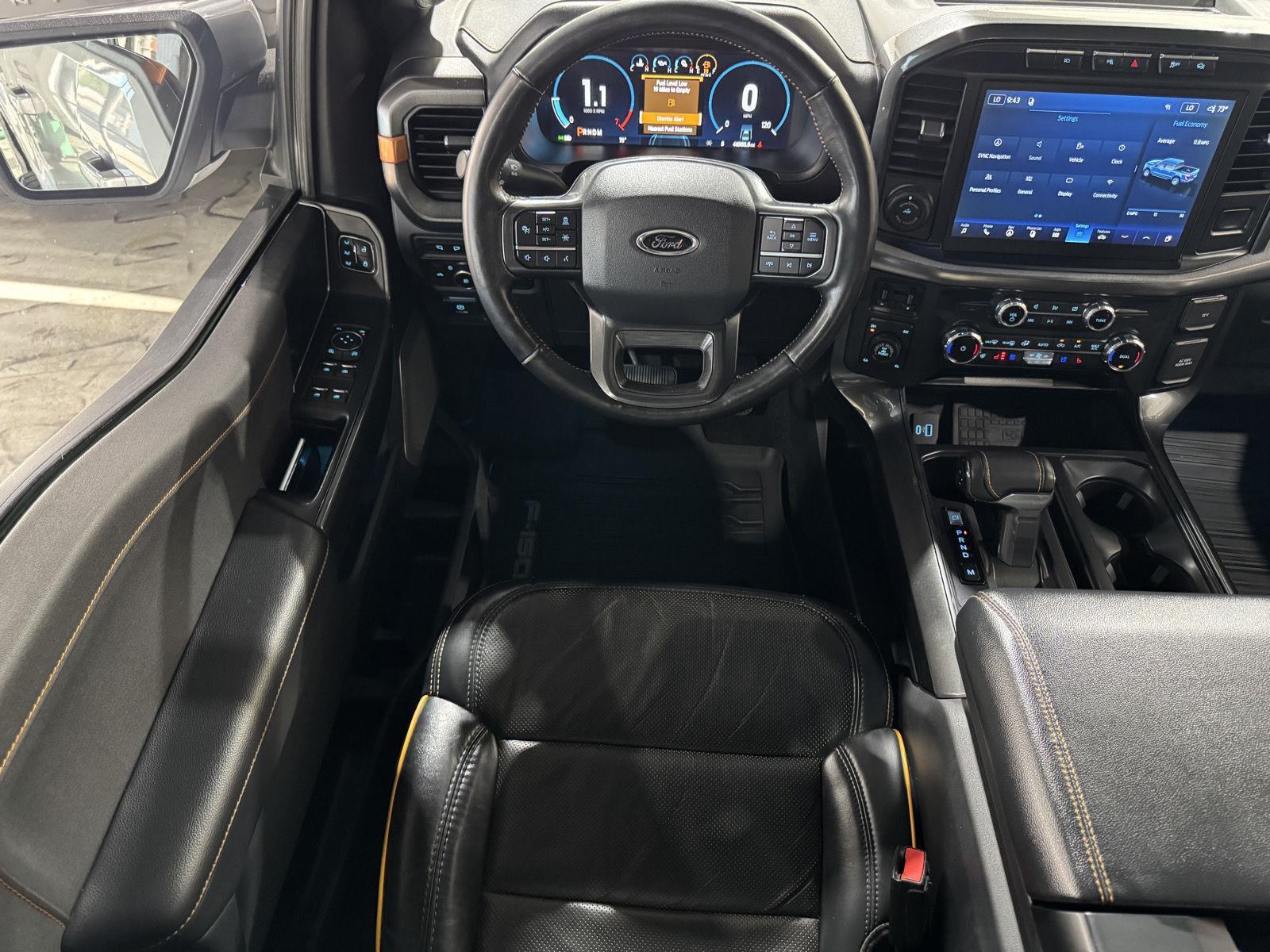 Vehicle photo 23