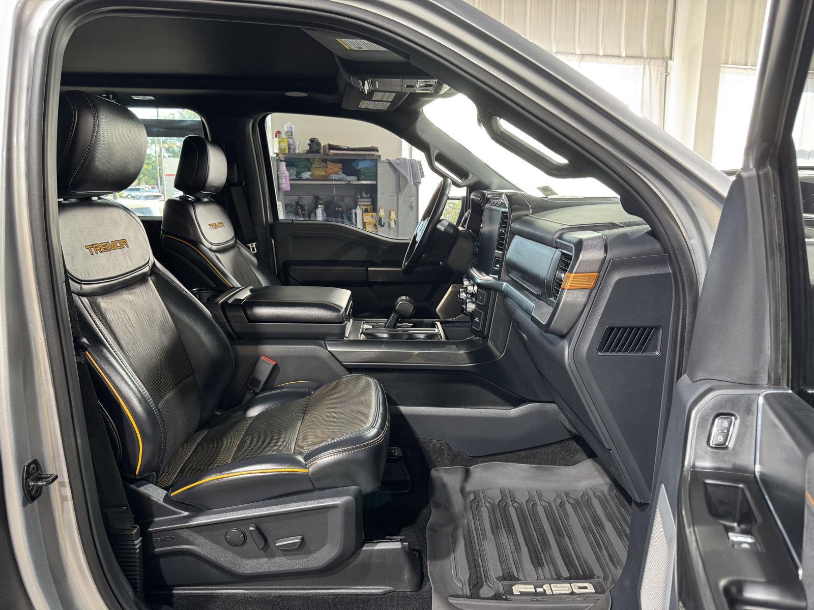 Vehicle photo 25